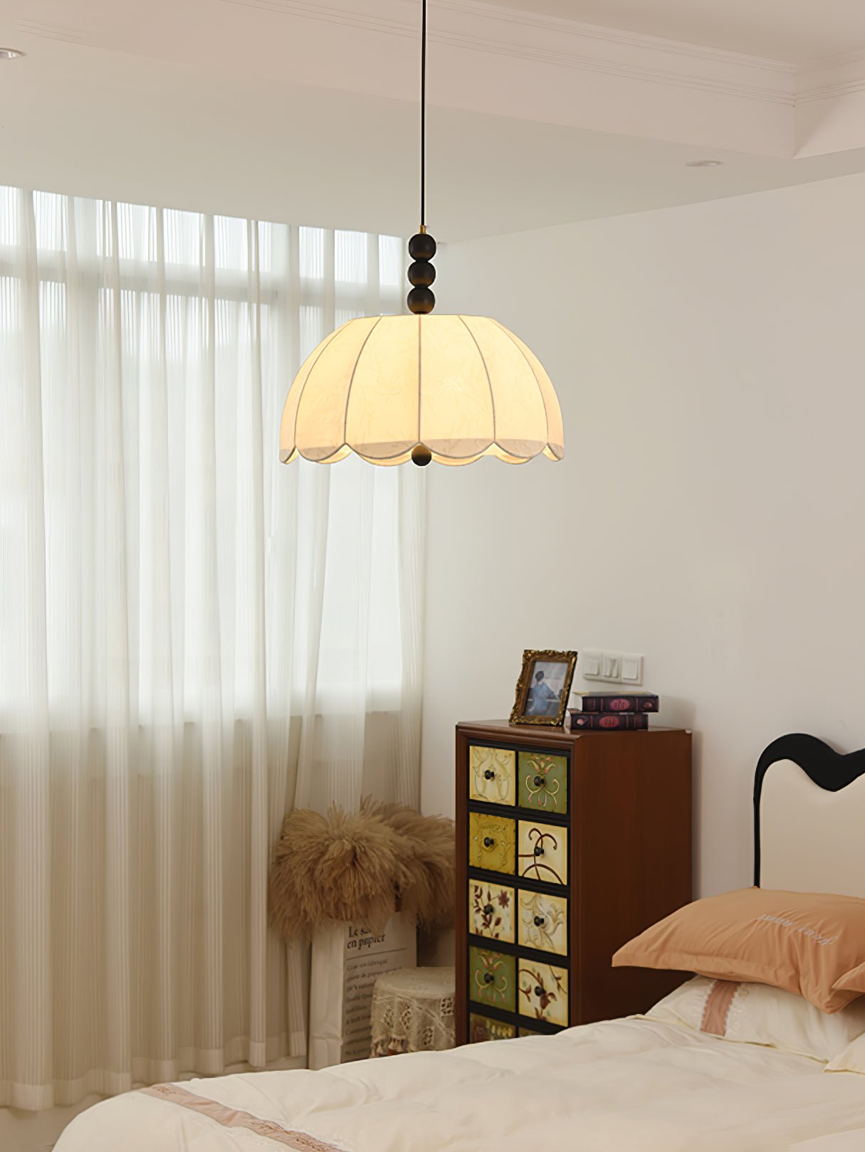 Syphaen Traditionelle Pendelleuchte aus Stoff und Holz-Letslighting