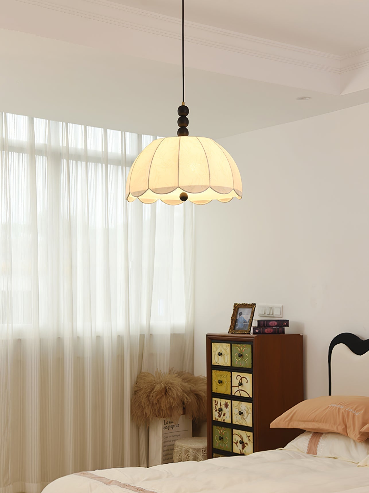 Syphaen Traditionelle Pendelleuchte aus Stoff und Holz-Letslighting