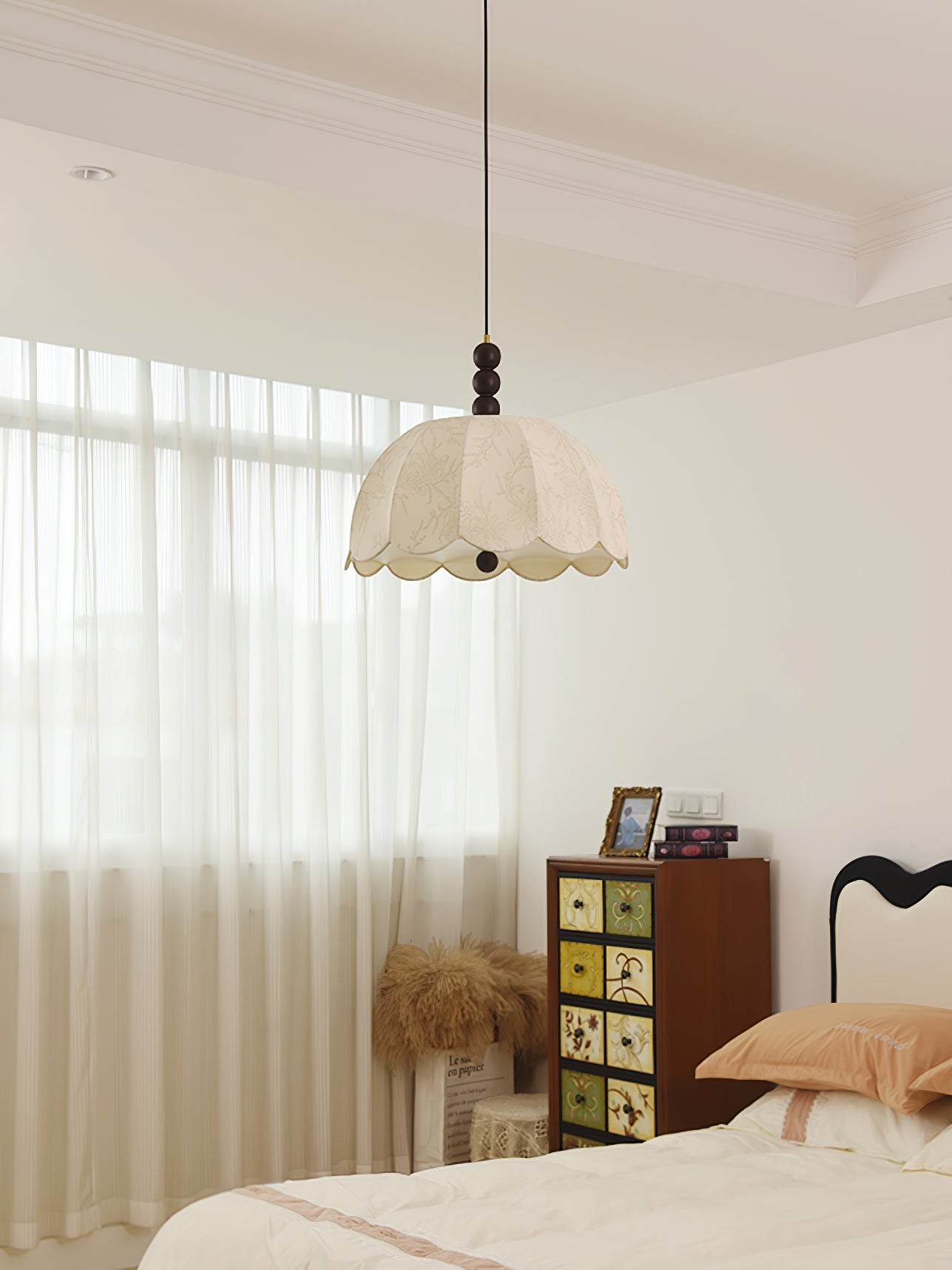 Syphaen Traditionelle Pendelleuchte aus Stoff und Holz-Letslighting