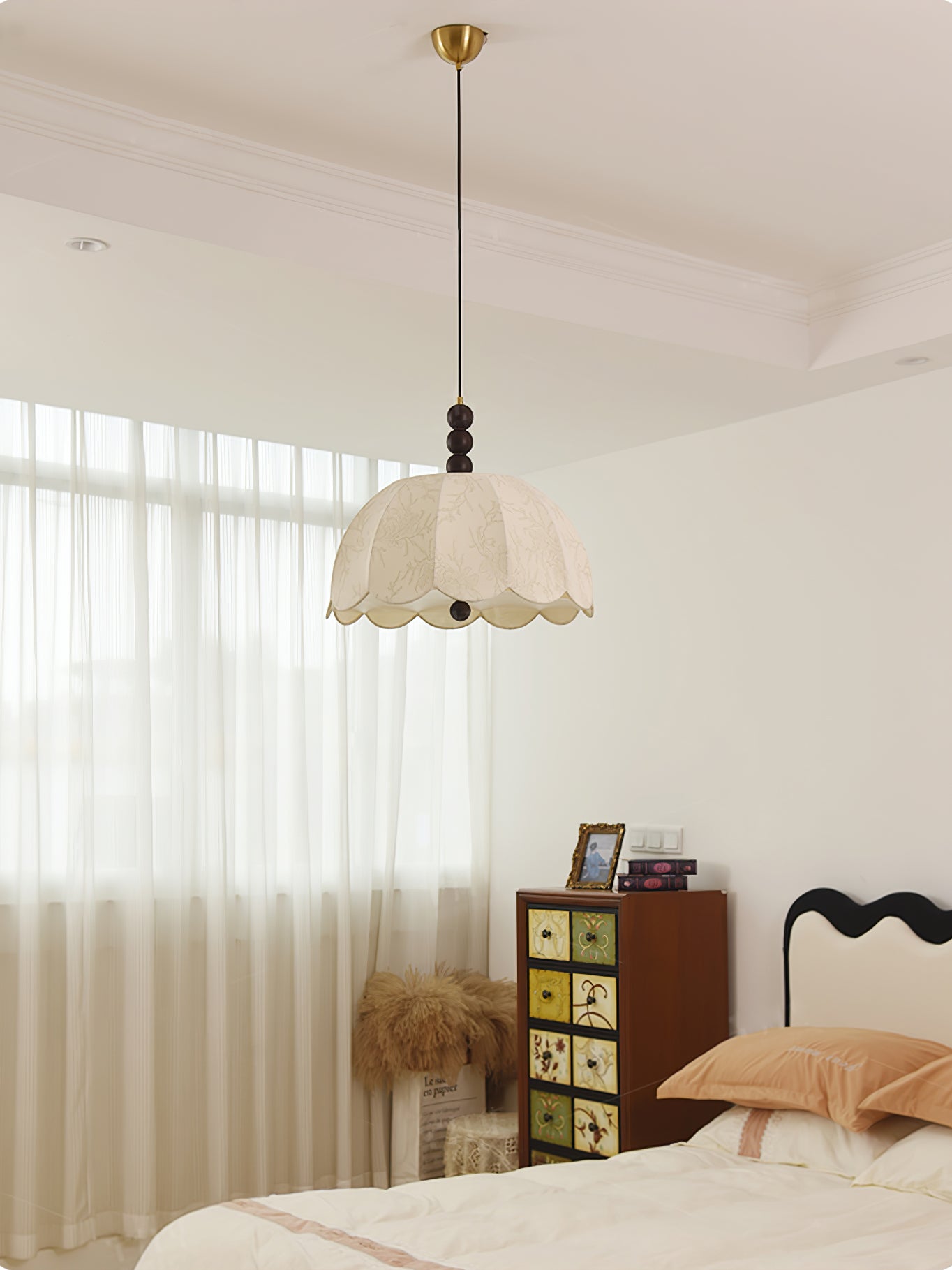 Syphaen Traditionelle Pendelleuchte aus Stoff und Holz-Letslighting