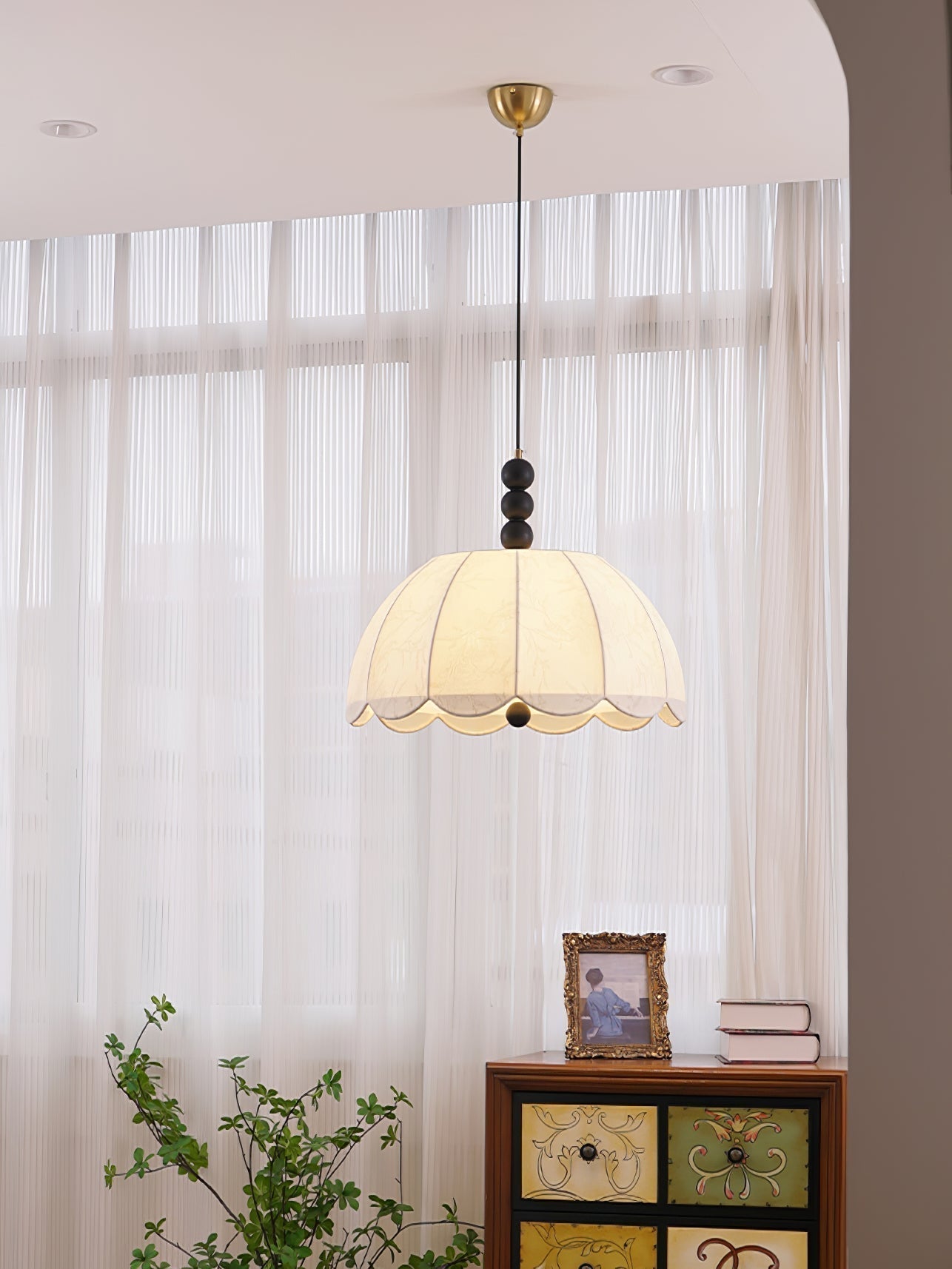 Syphaen Traditionelle Pendelleuchte aus Stoff und Holz-Letslighting