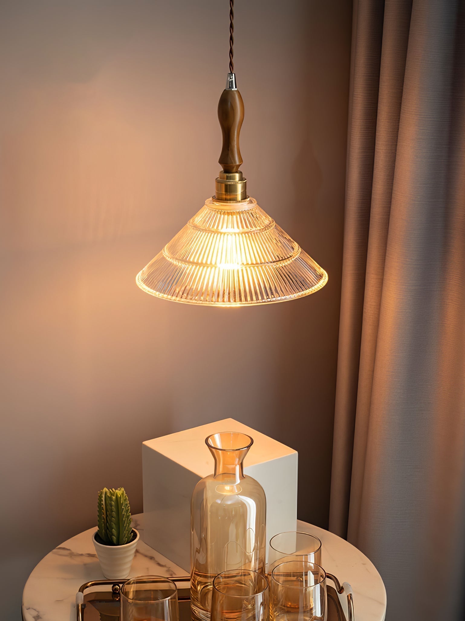 Arcara Vintage Pendelleuchte aus Geriffeltem Glas und Holz-Letslighting