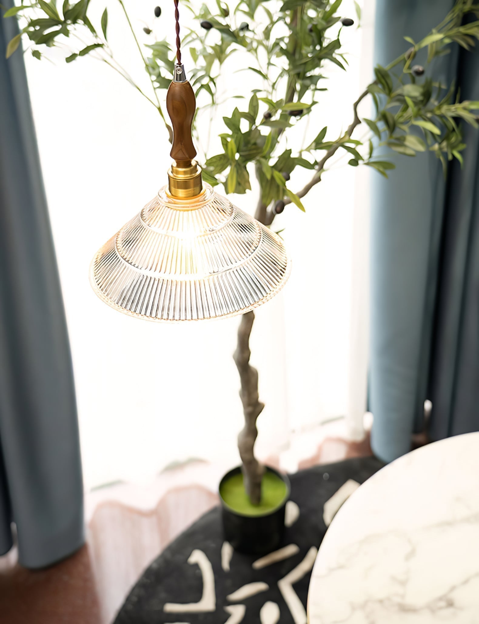 Arcara Vintage Pendelleuchte aus Geriffeltem Glas und Holz-Letslighting