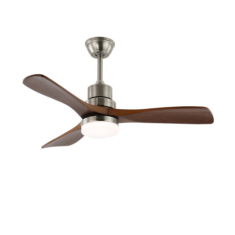 Kaelen Moderner Deckenventilator mit Holz und Beleuchtung, installiert in einem Schlafzimmer