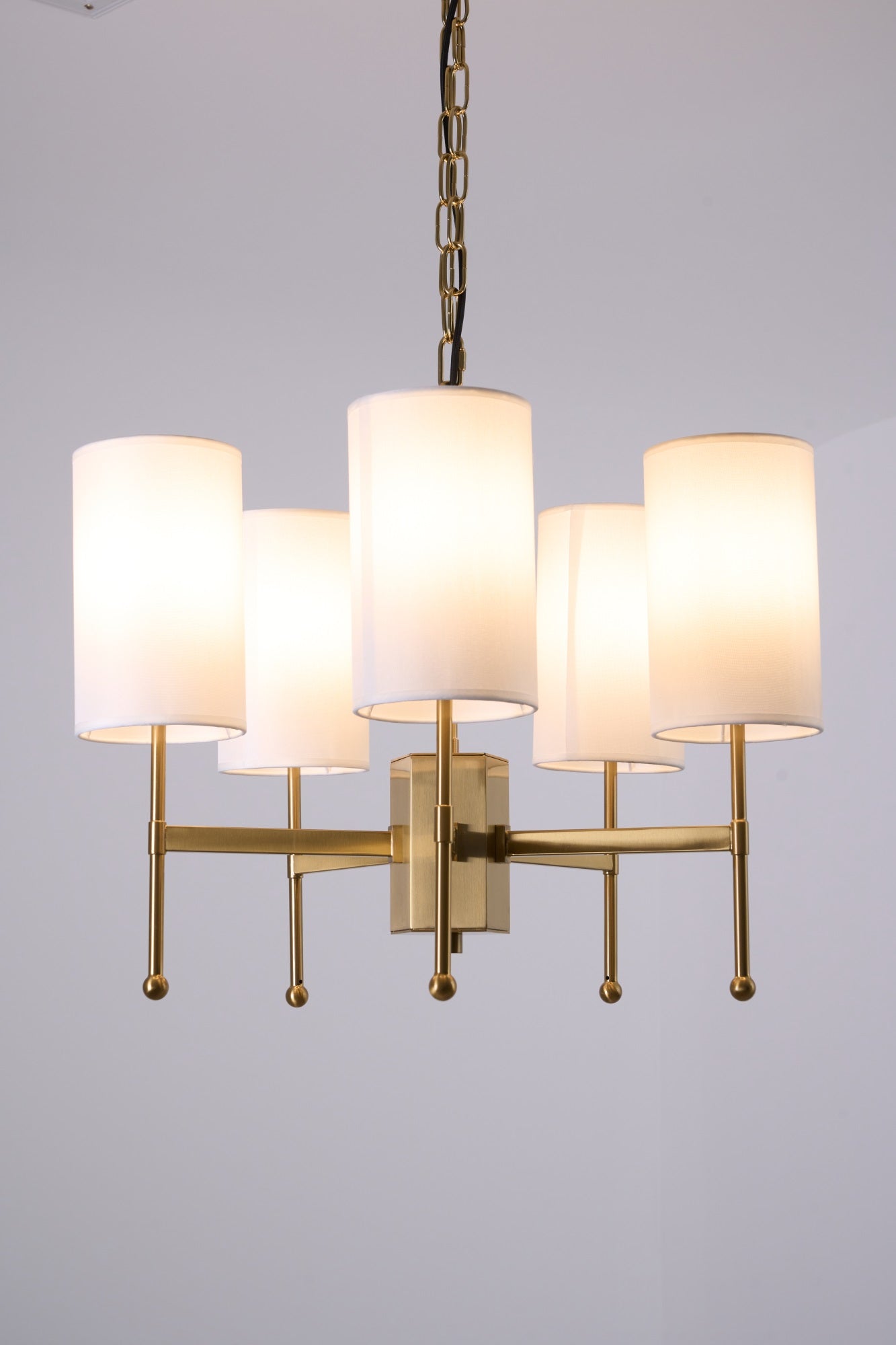 Ulcarisra Vintage Kronleuchter aus Messing mit Stoffbezug-Letslighting