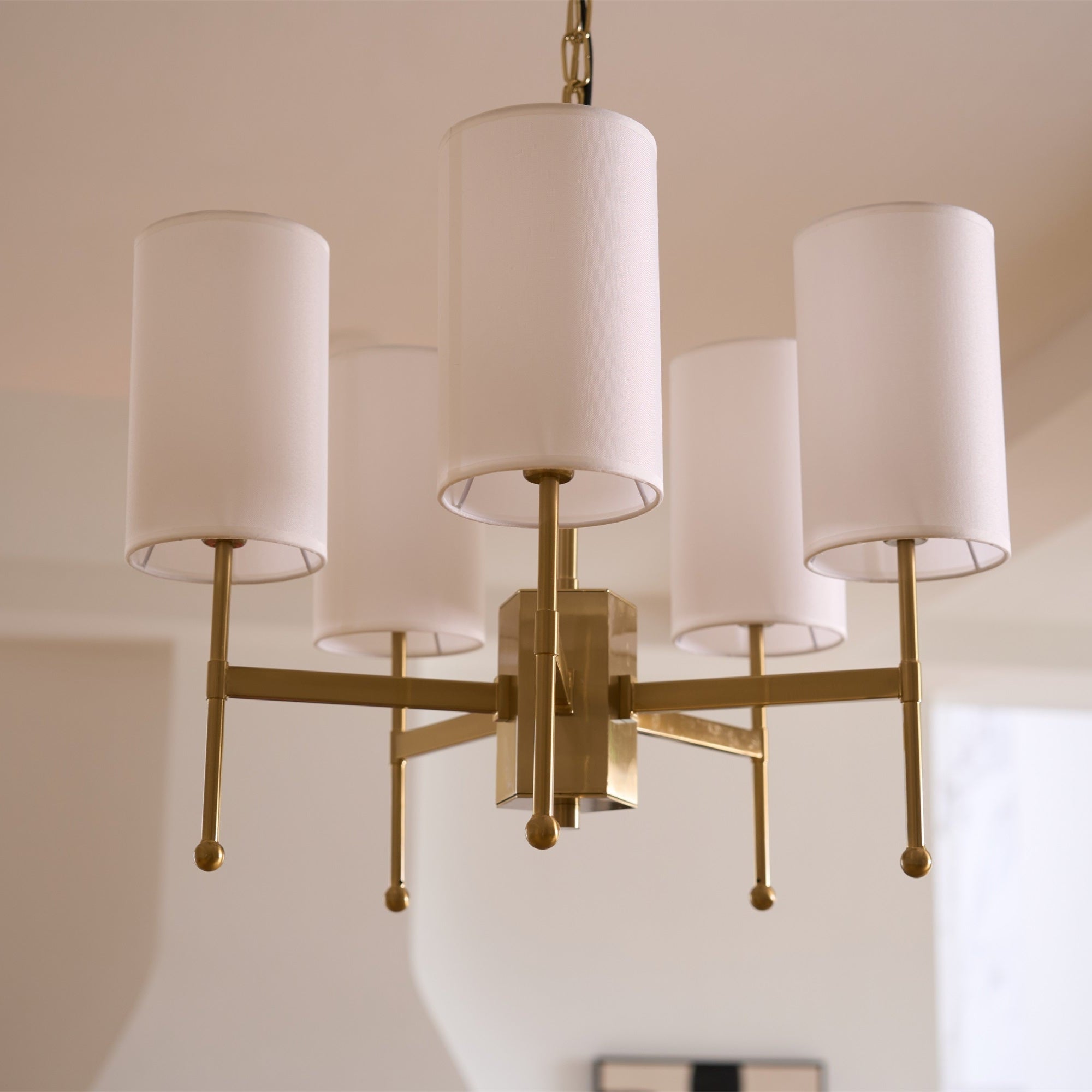 Ulcarisra Vintage Kronleuchter aus Messing mit Stoffbezug-Letslighting