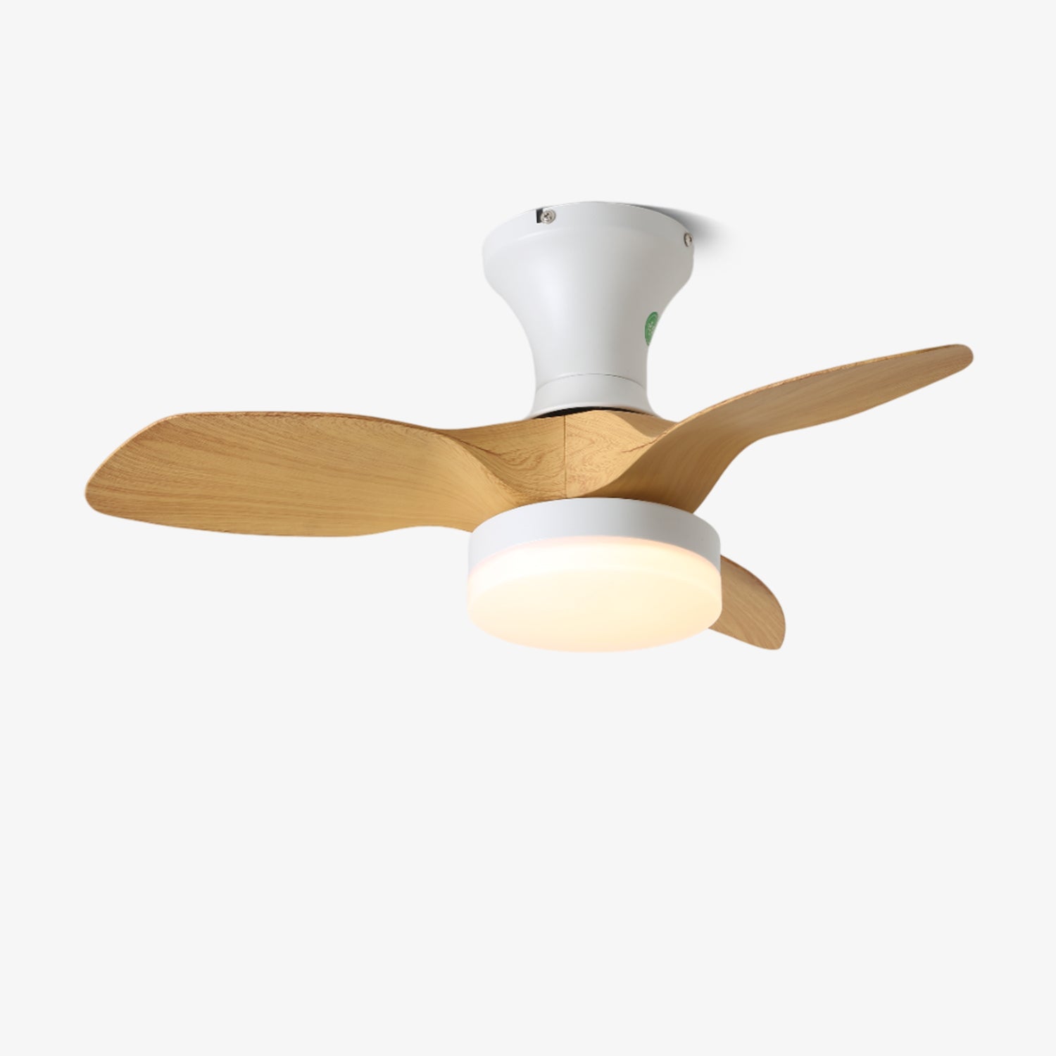 Nora Deckenventilatorleuchte mit Fernbedienung, die ihre Funktionalität demonstriert.