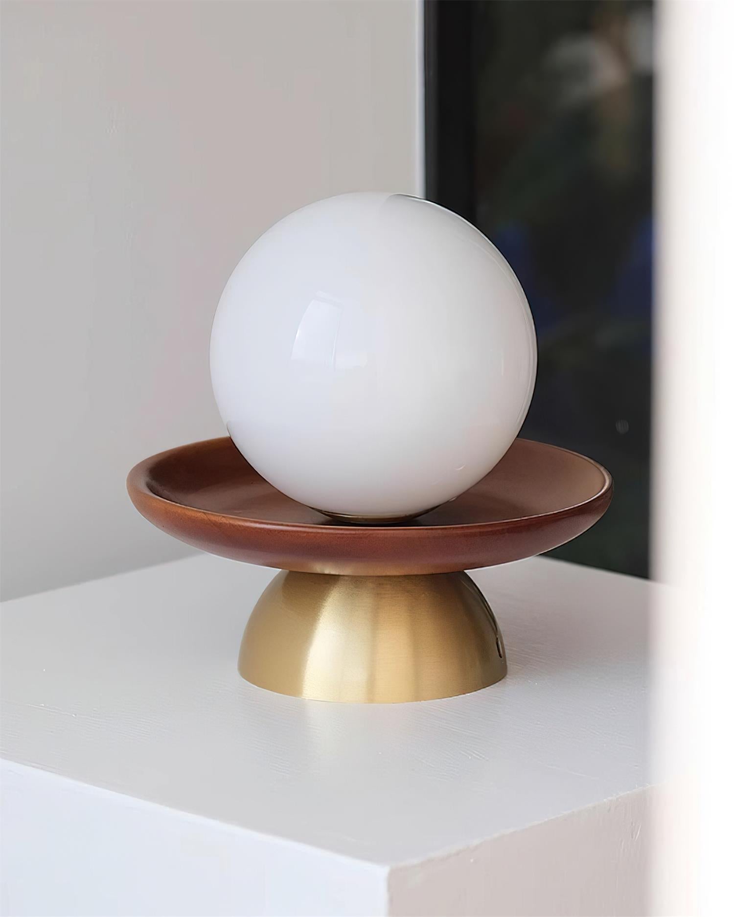 Deckenleuchte Globus Opal Glas Modern Messing Walnuss Akzent Einbau-Letslighting