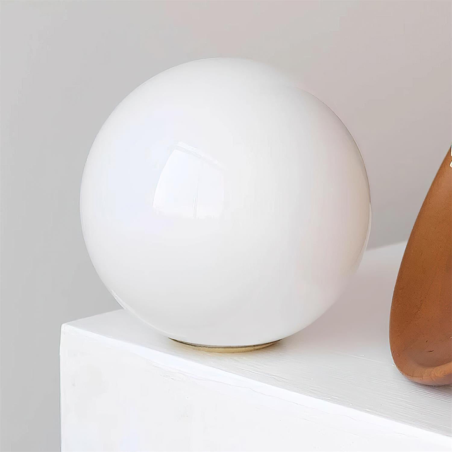 Deckenleuchte Globus Opal Glas Modern Messing Walnuss Akzent Einbau-Letslighting
