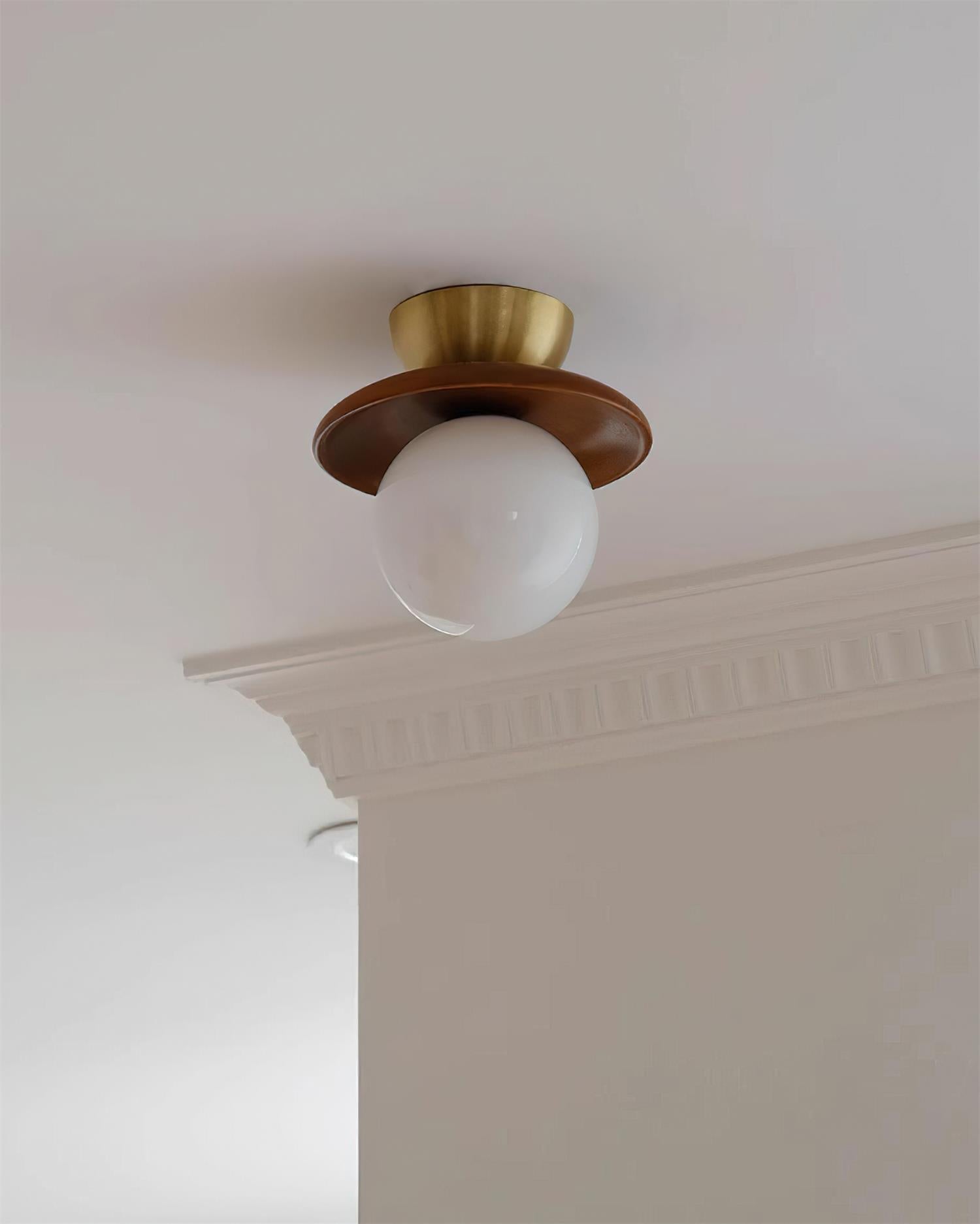 Deckenleuchte Globus Opal Glas Modern Messing Walnuss Akzent Einbau-Letslighting
