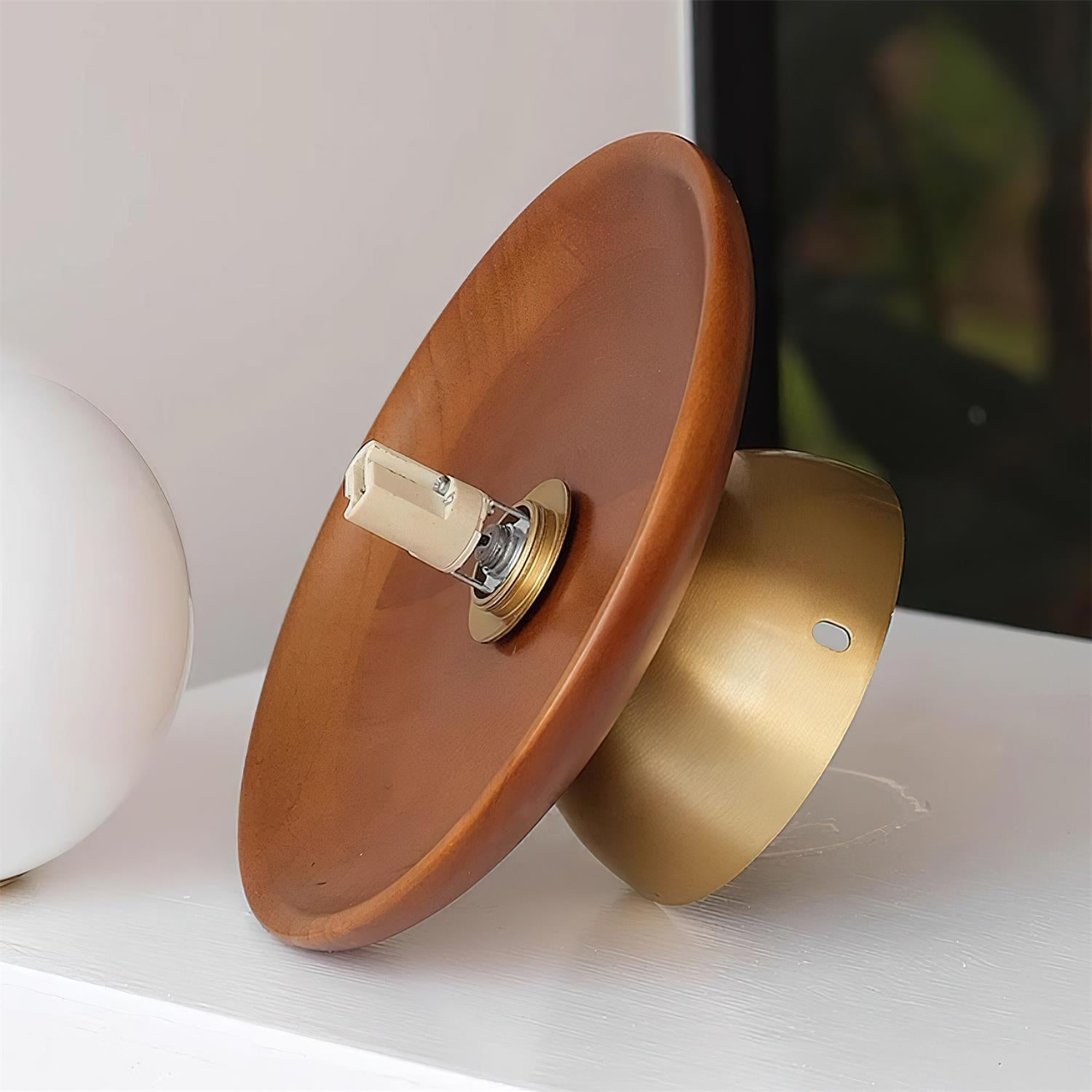 Deckenleuchte Globus Opal Glas Modern Messing Walnuss Akzent Einbau-Letslighting