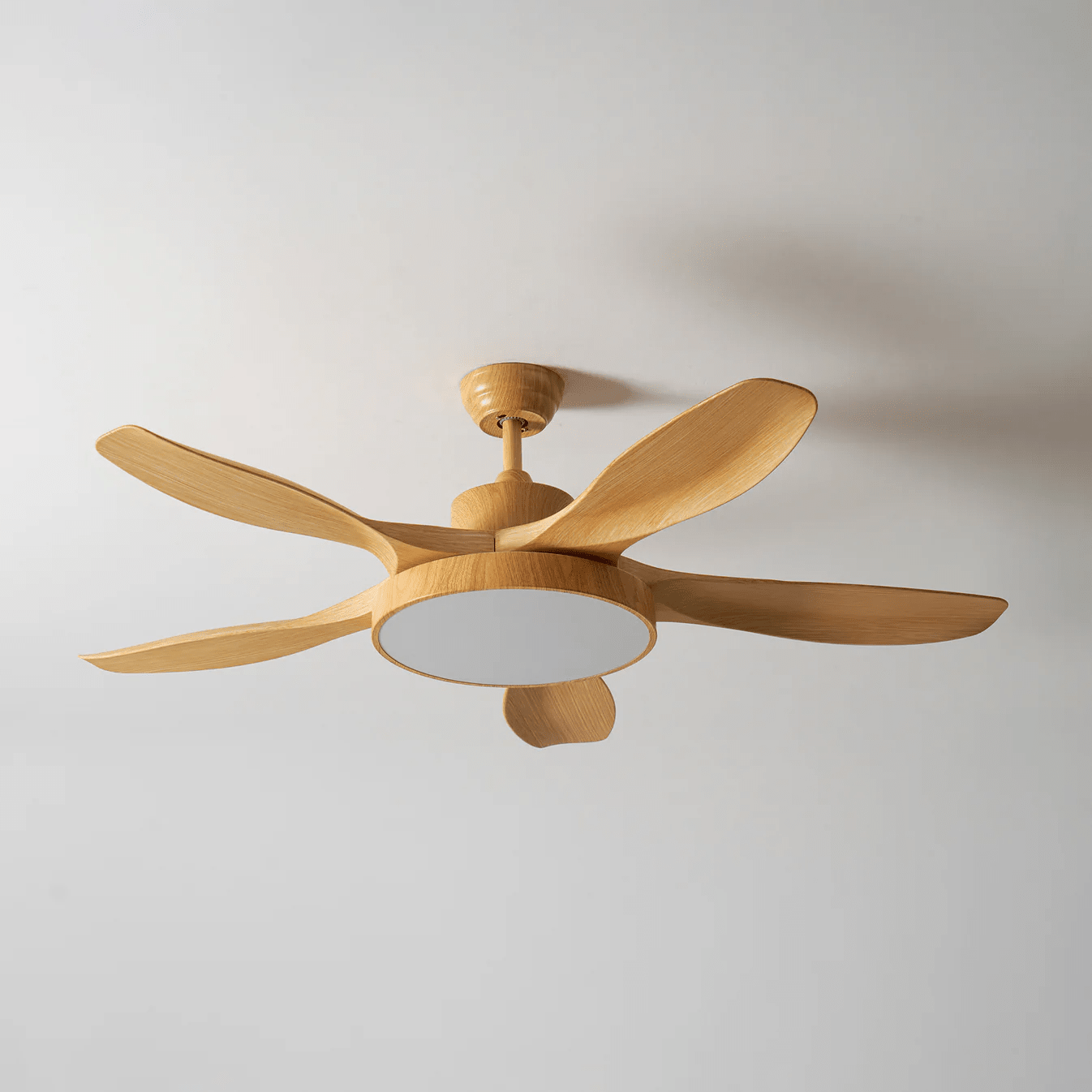 StillWind Deckenventilatorleuchte mit Handfernbedienung für 6-Stufen-Ventilator- und Lichtbetrieb.