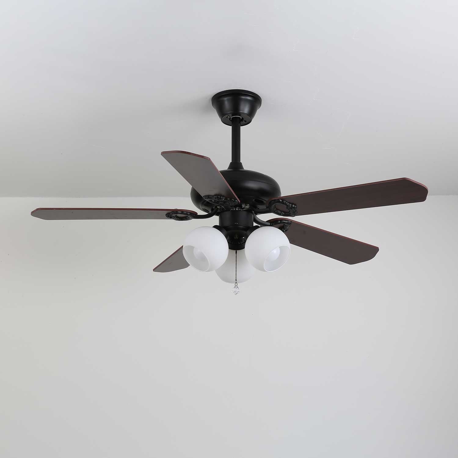 Calviera Vintage Deckenventilatorleuchte aus Holz und Glas in Walnussholz-Ausführung