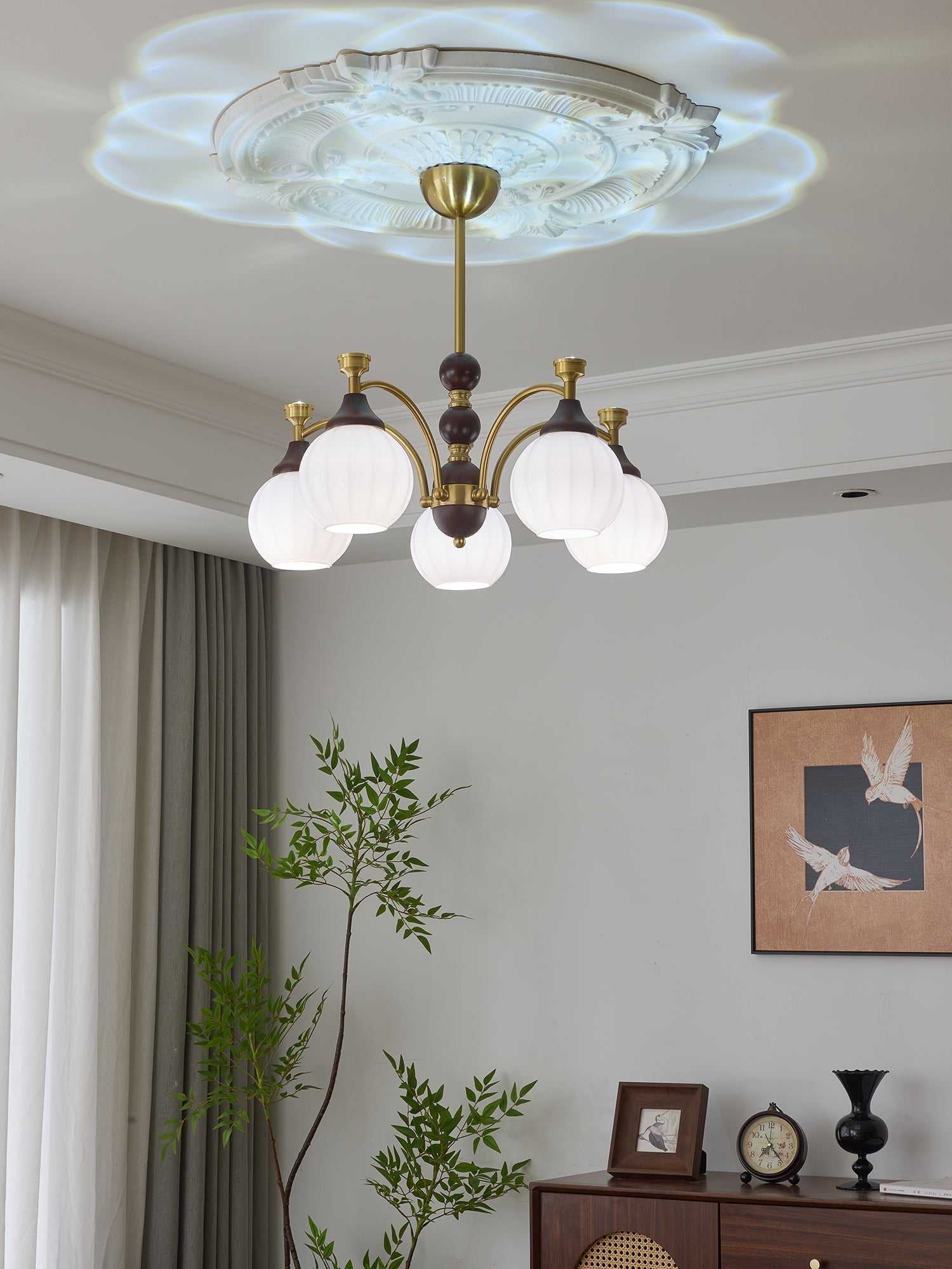 Illoros Traditioneller Eleganter Holzkronleuchter-Letslighting