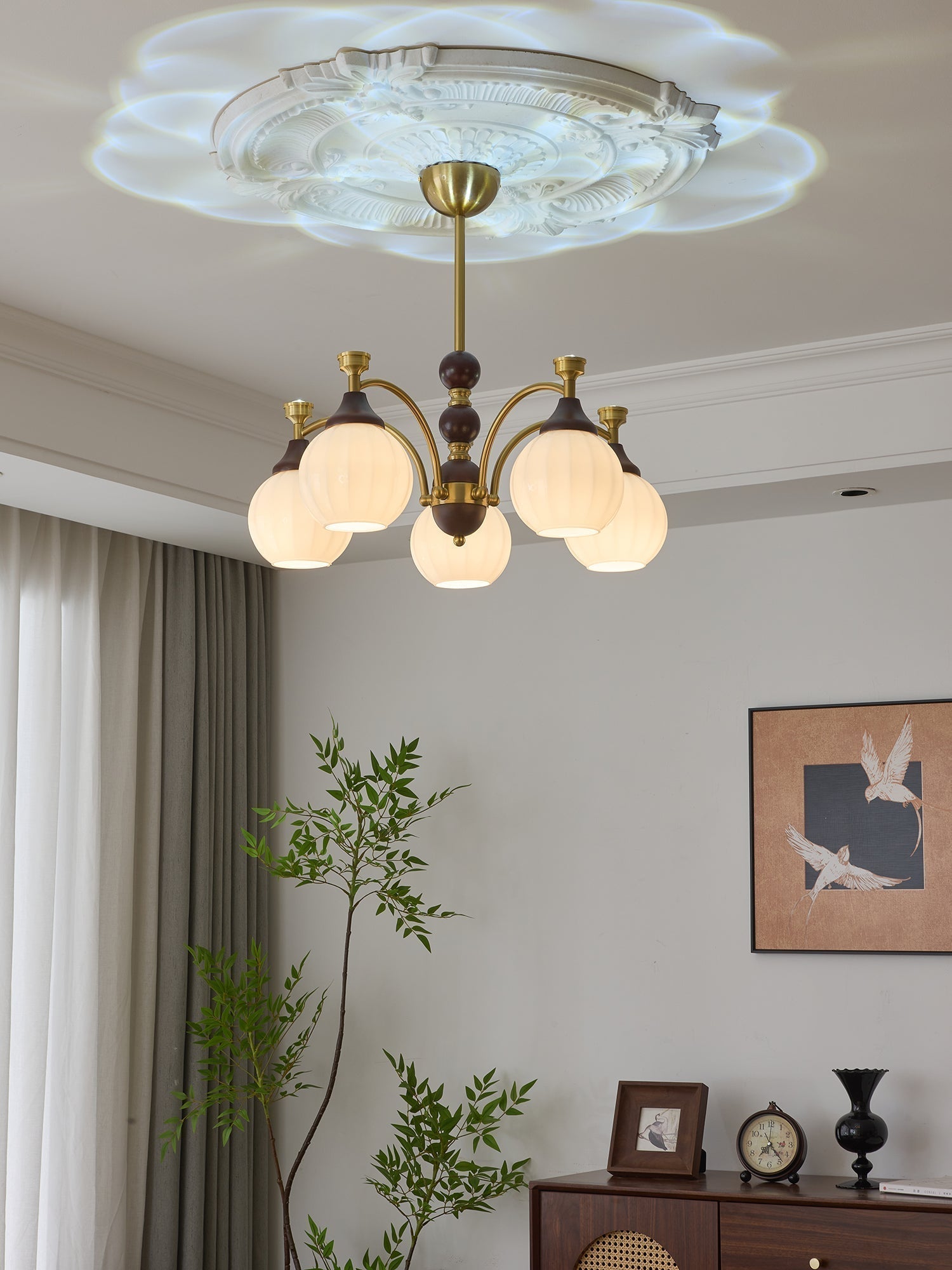 Illoros Traditioneller Eleganter Holzkronleuchter-Letslighting