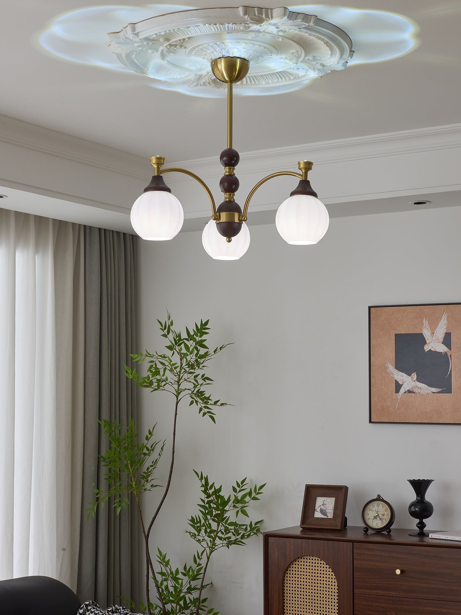 Illoros Traditioneller Eleganter Holzkronleuchter-Letslighting