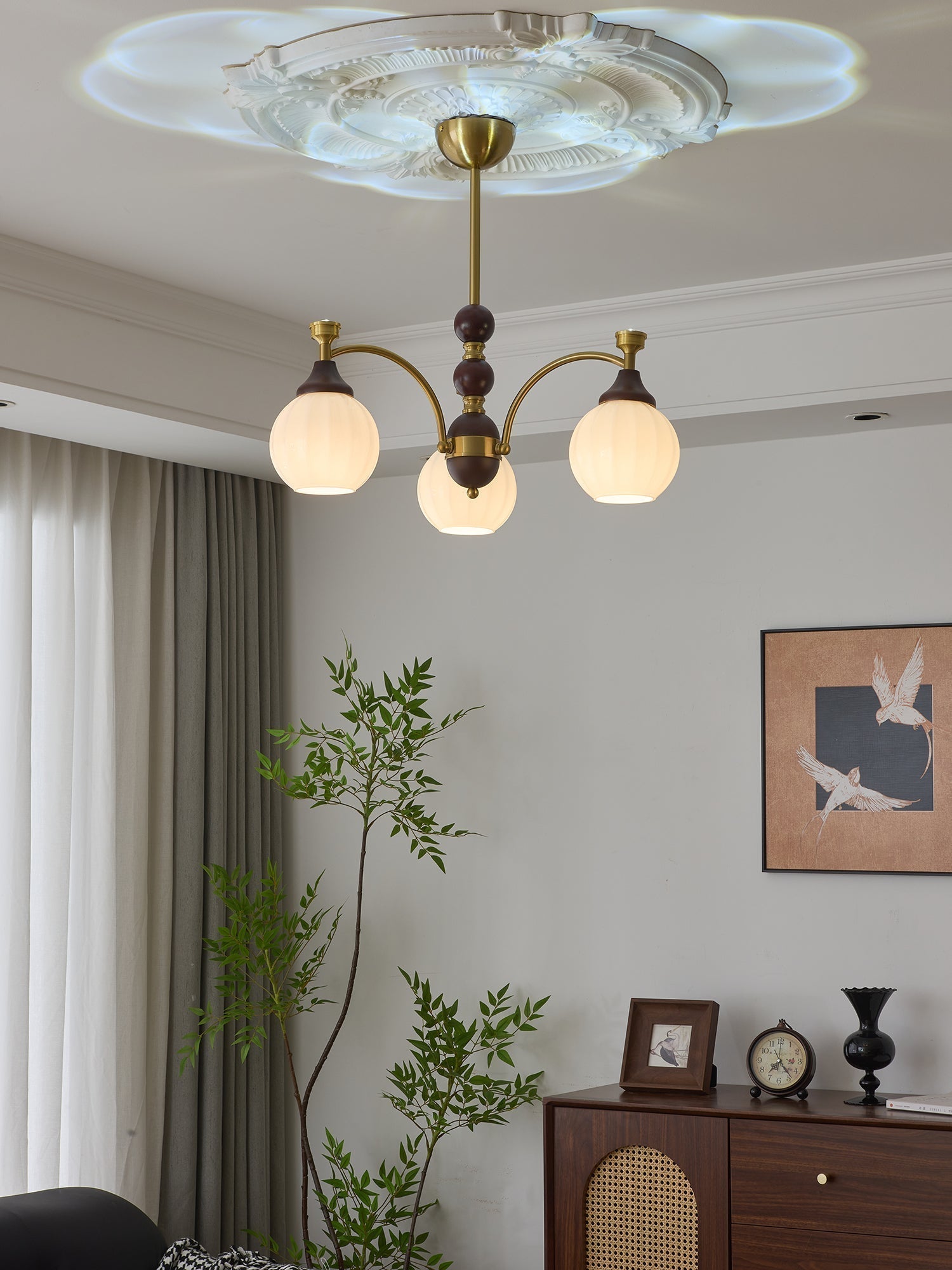 Illoros Traditioneller Eleganter Holzkronleuchter-Letslighting