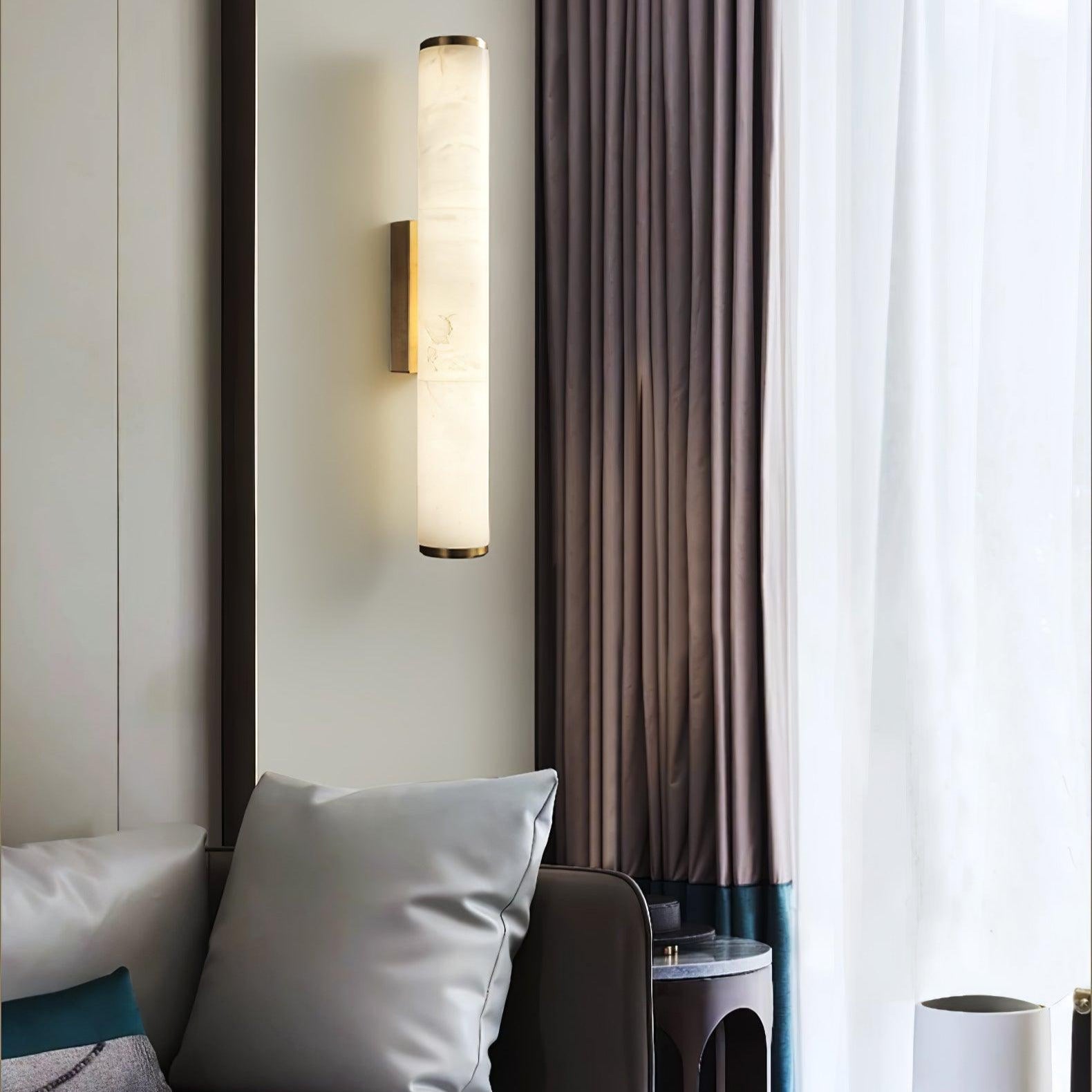 Klyr Vertikale zylindrische Alabaster-Wandleuchte