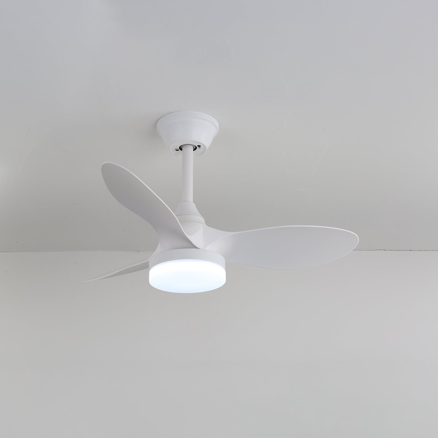 Maßzeichnung des Aelric Modernen Deckenventilators mit Licht