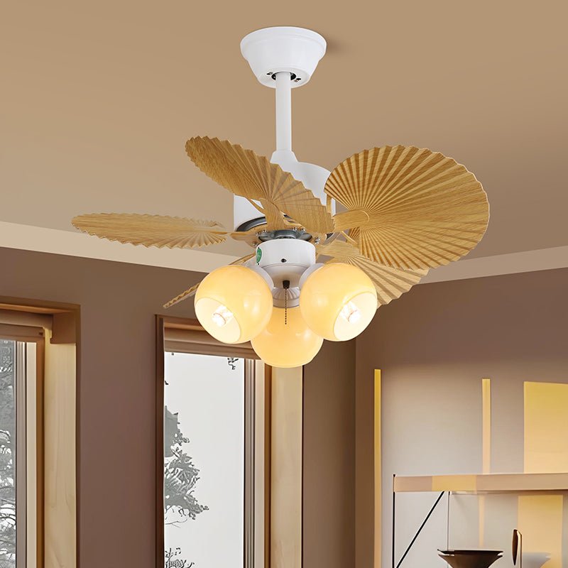 Liora Deckenventilator mit bunter Glasbeleuchtung, anderer Winkel