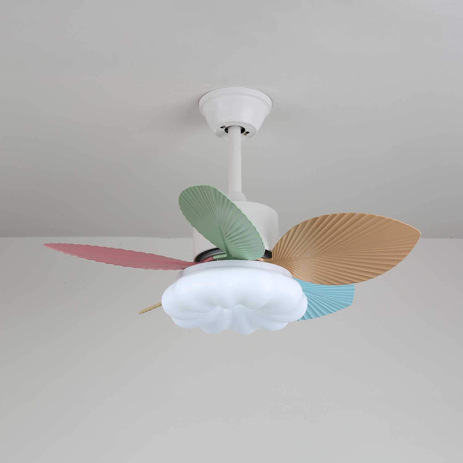 Liora Deckenventilator mit bunter Glasbeleuchtung, vollständige Produktpräsentation
