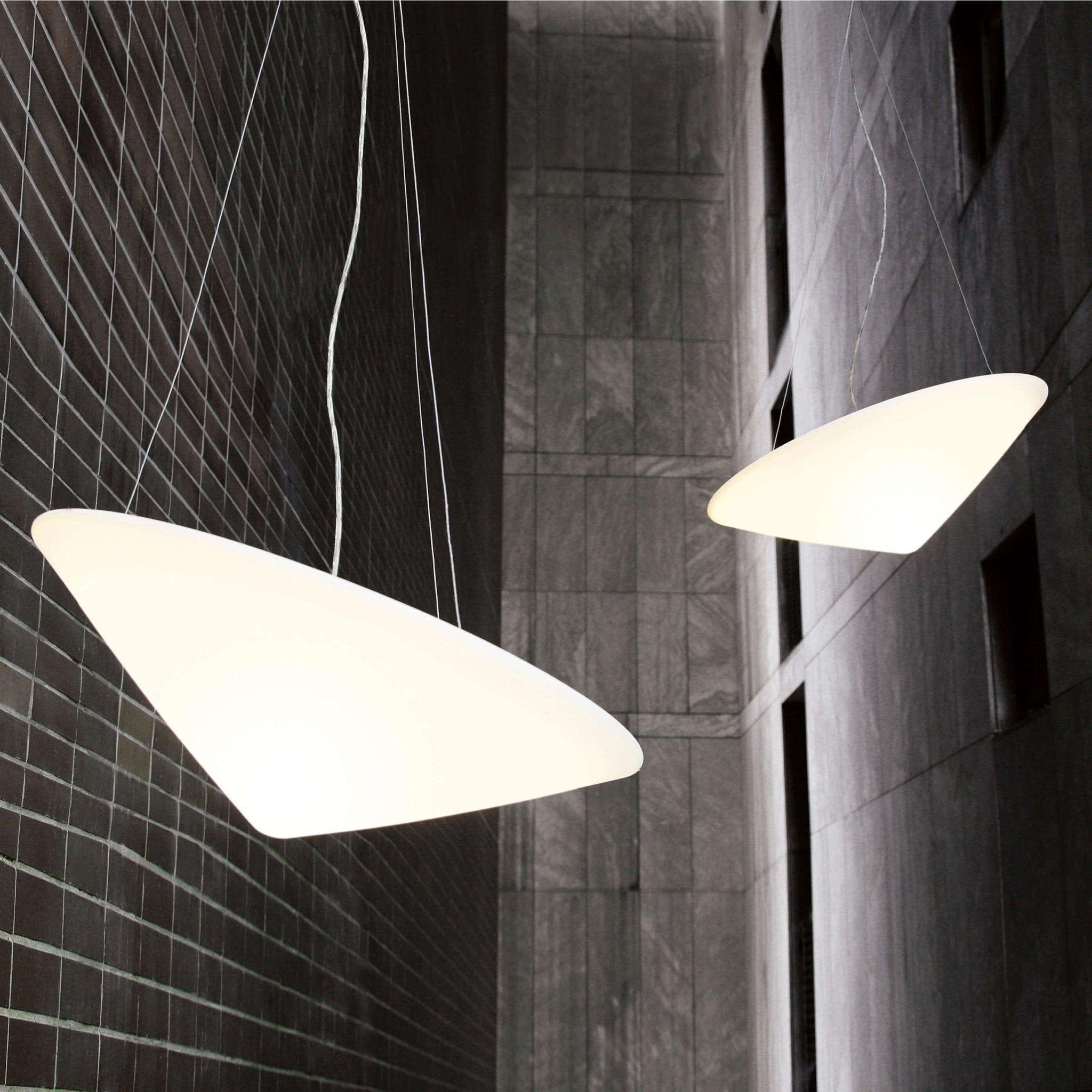 Solara Moderne Pendelleuchte Polyethylen Schräghut Minimalistisch-Letslighting