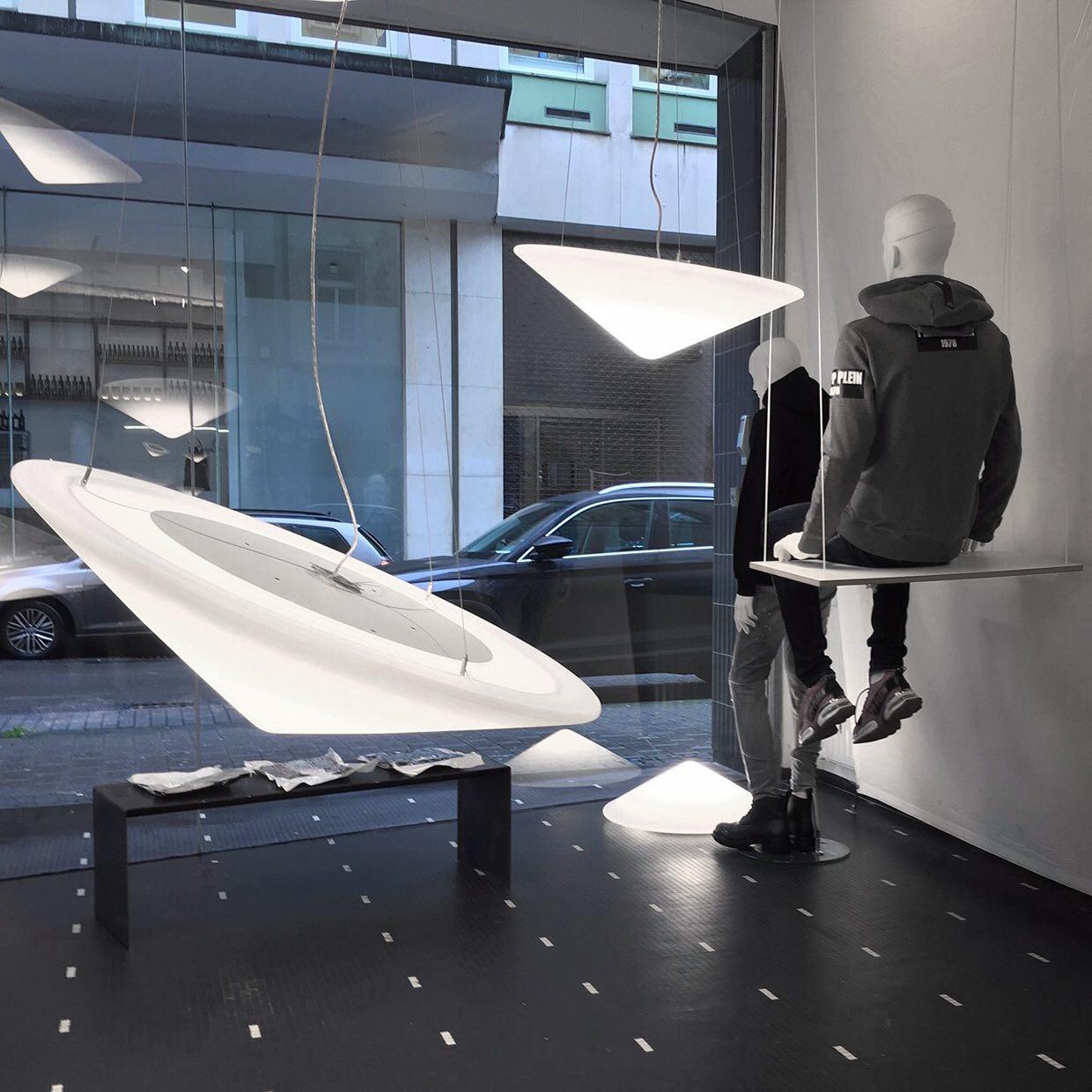 Solara Moderne Pendelleuchte Polyethylen Schräghut Minimalistisch-Letslighting