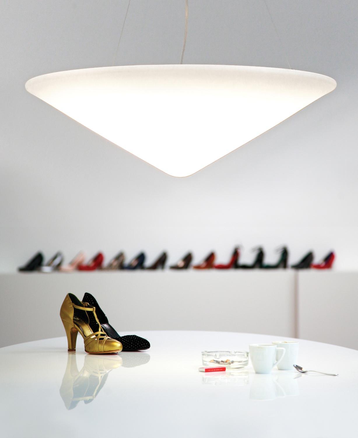 Solara Moderne Pendelleuchte Polyethylen Schräghut Minimalistisch-Letslighting