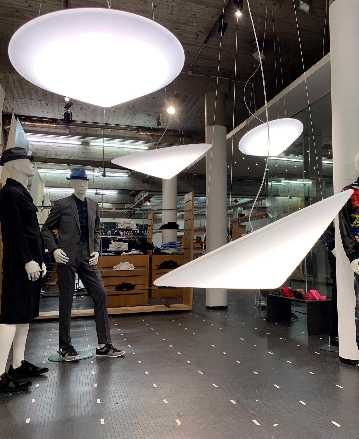Solara Moderne Pendelleuchte Polyethylen Schräghut Minimalistisch-Letslighting