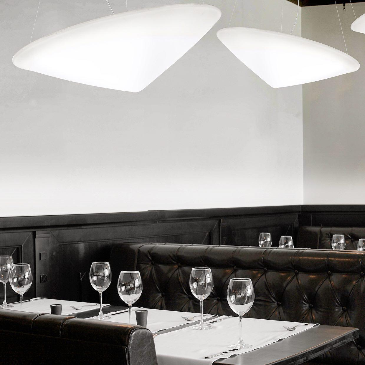 Solara Moderne Pendelleuchte Polyethylen Schräghut Minimalistisch-Letslighting