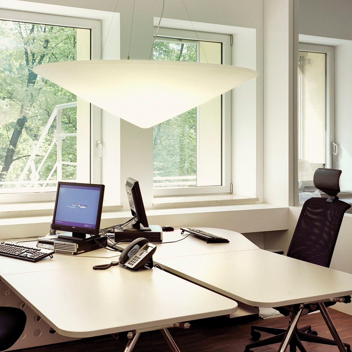 Solara Moderne Pendelleuchte Polyethylen Schräghut Minimalistisch-Letslighting