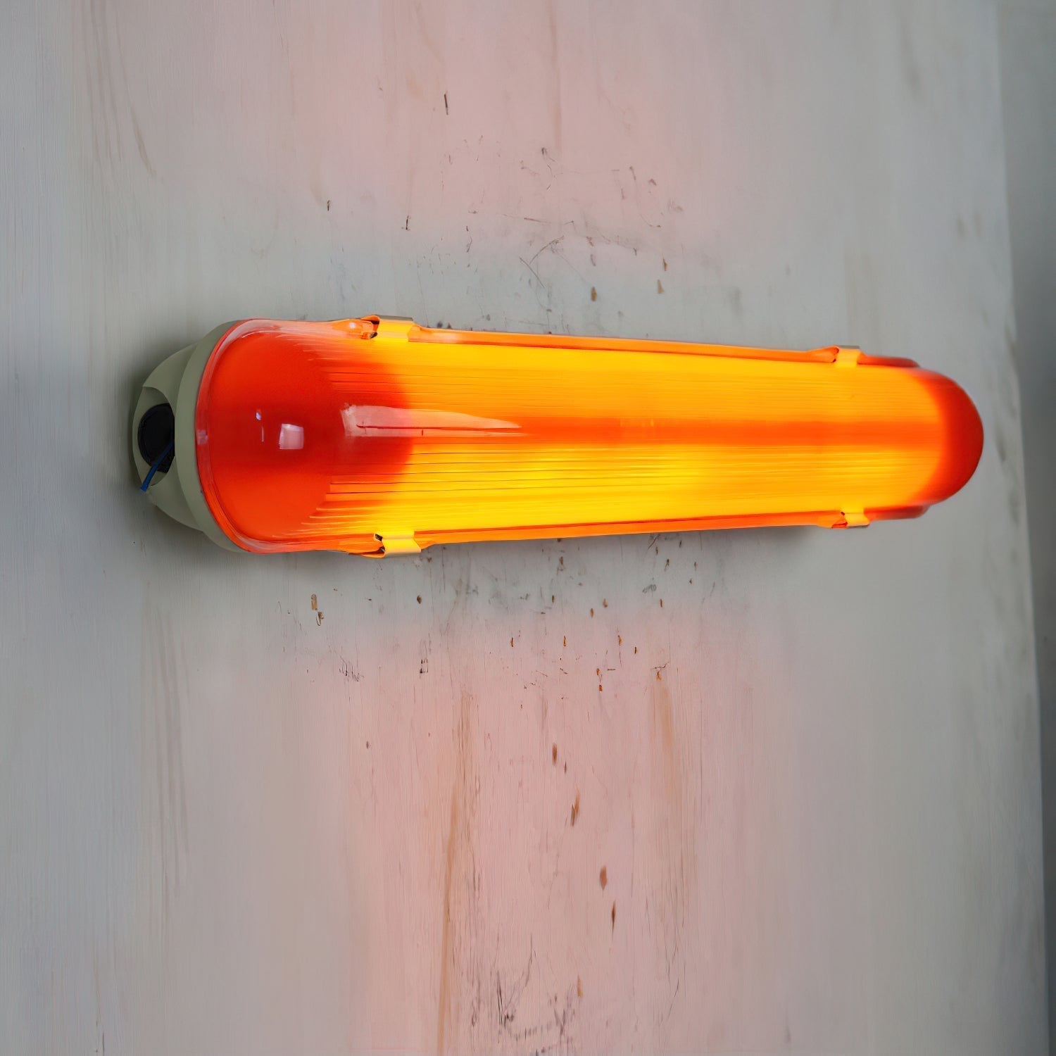 Wavel Rote Wandleuchte aus Kunststoff-Letslighting