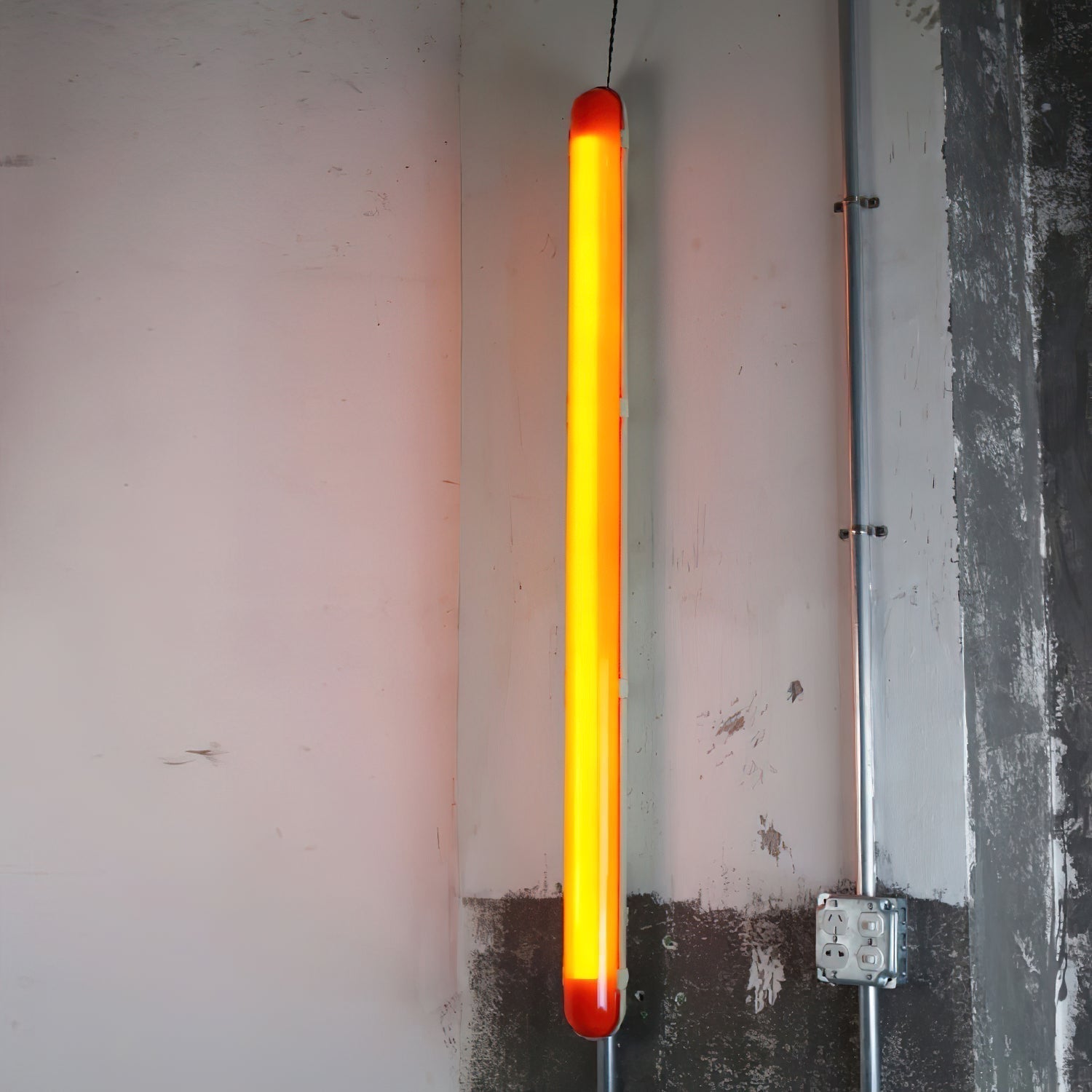 Wavel Rote Wandleuchte aus Kunststoff-Letslighting