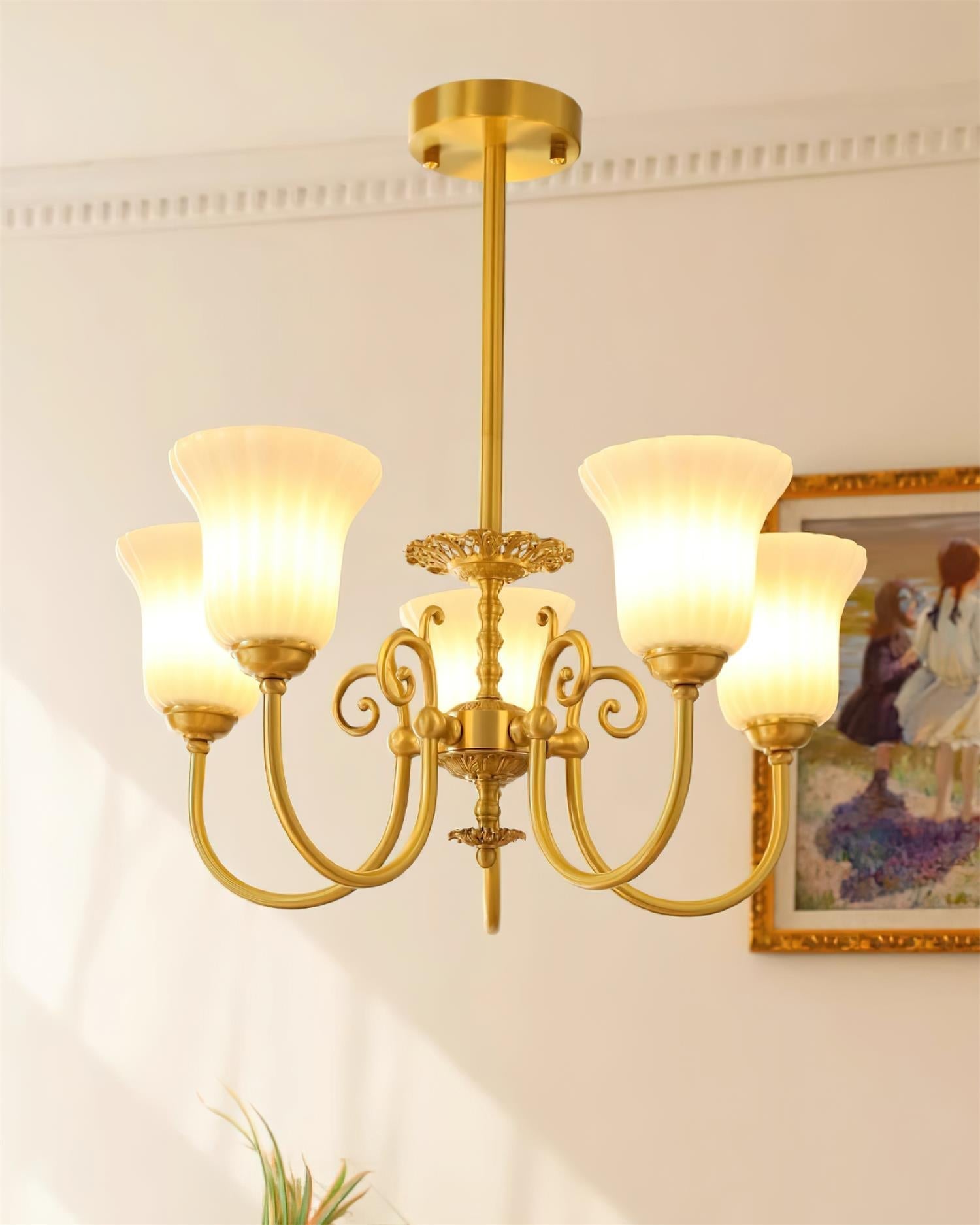 Alto Kronleuchter Messing Arme Weißes Glas-Letslighting