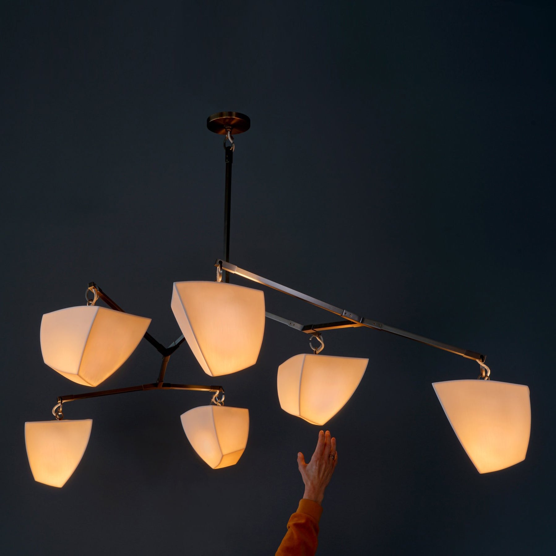 Iris Moderner Kronleuchter aus Messingkeramik-Letslighting