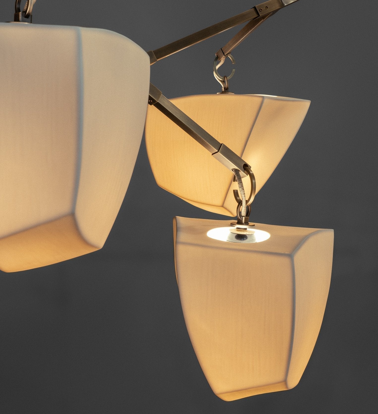 Iris Moderner Kronleuchter aus Messingkeramik-Letslighting