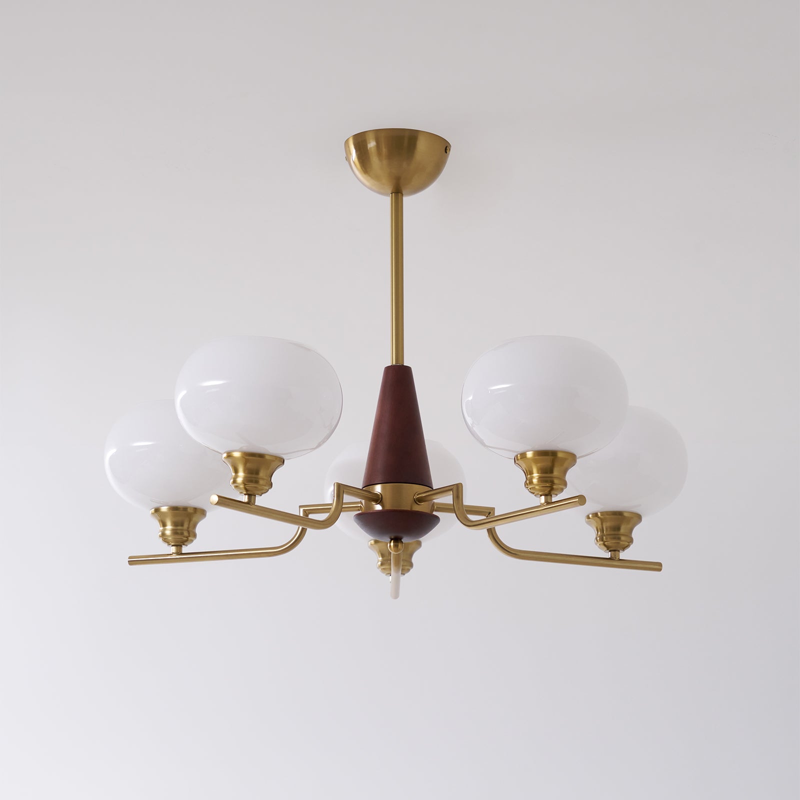 Lustra Kronleuchter Walnuss Mattglas-Kugeln-Letslighting