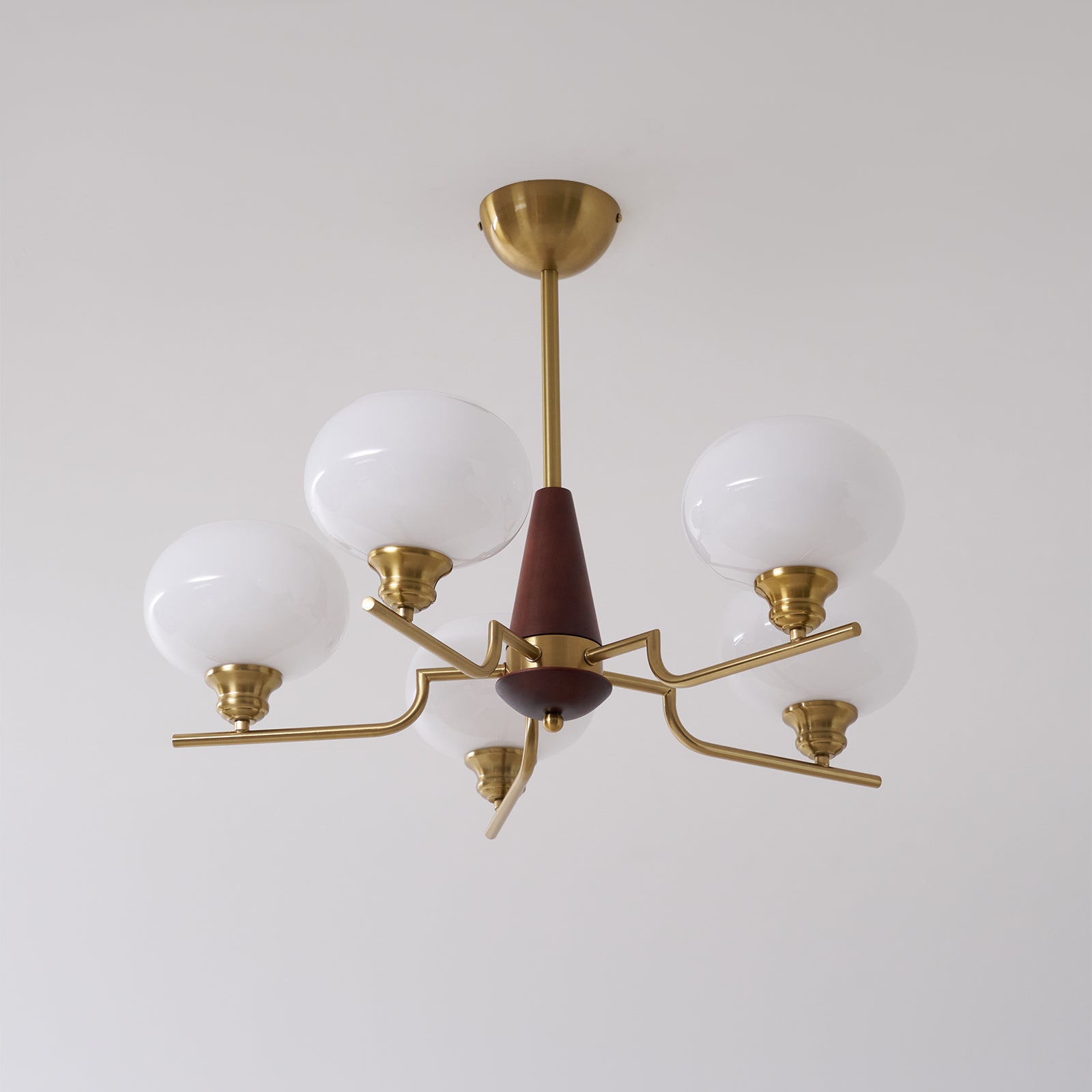 Lustra Kronleuchter Walnuss Mattglas-Kugeln-Letslighting