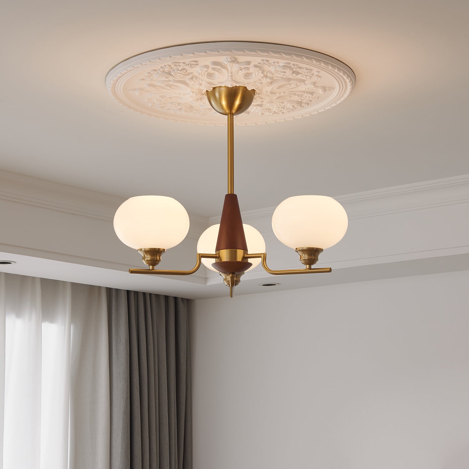 Lustra Kronleuchter Walnuss Mattglas-Kugeln-Letslighting