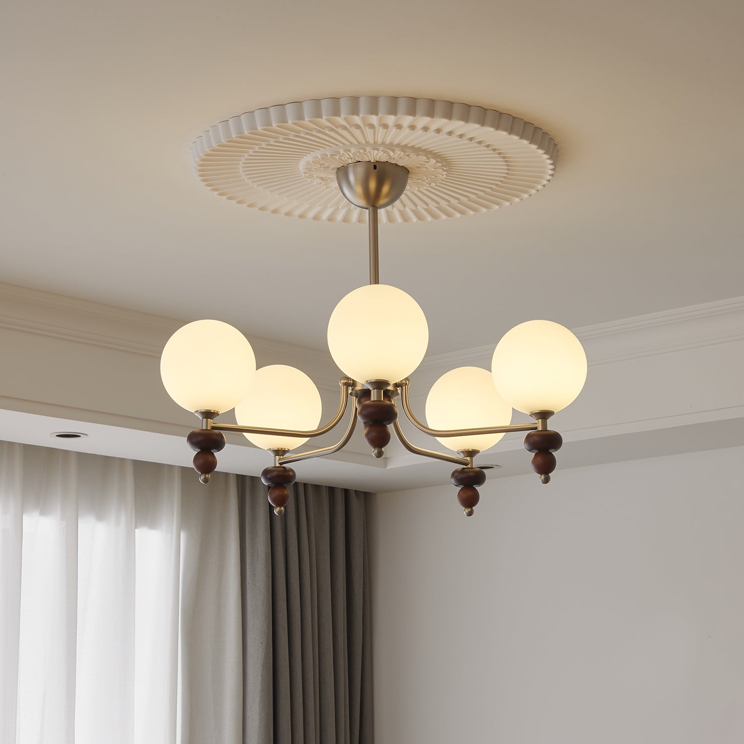 Cemarus Traditioneller Kugel Walnussholz Glas Kronleuchter-Letslighting