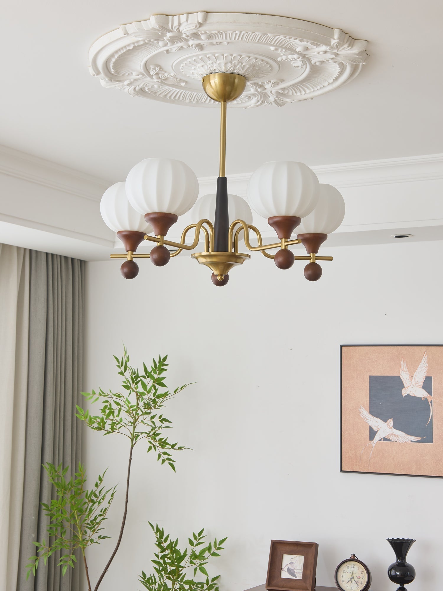 Anorionis Traditioneller Kronleuchter aus Hochwertigem Holz-Letslighting