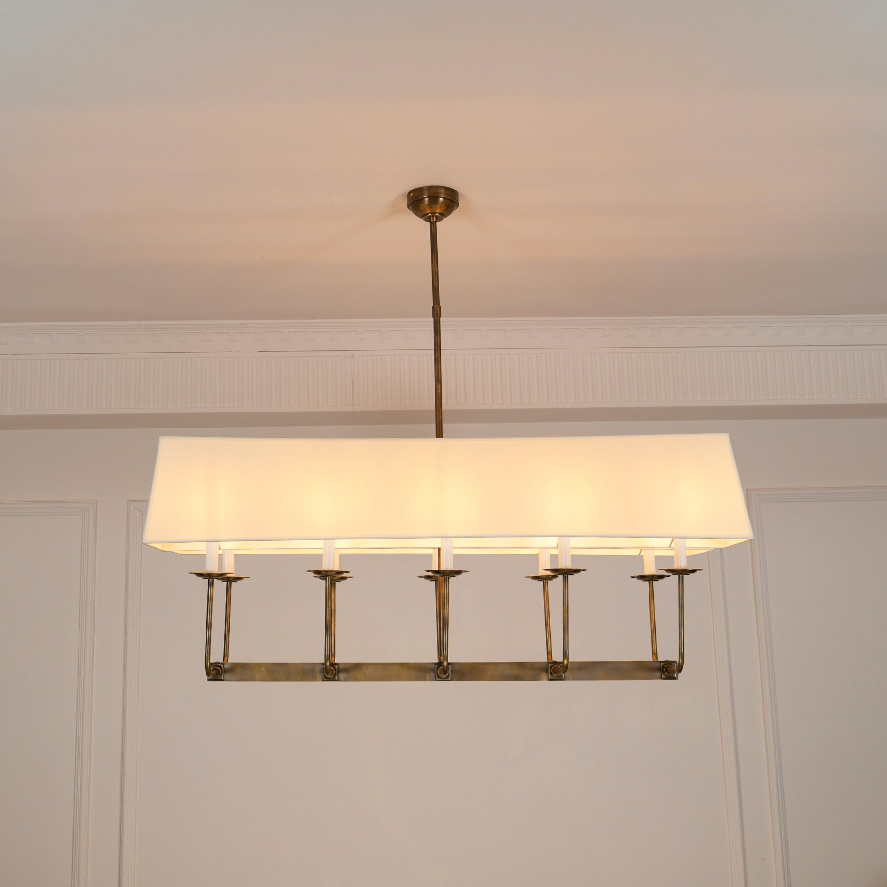 Beacon Linearer Kronleuchter aus Messinggewebe-Letslighting
