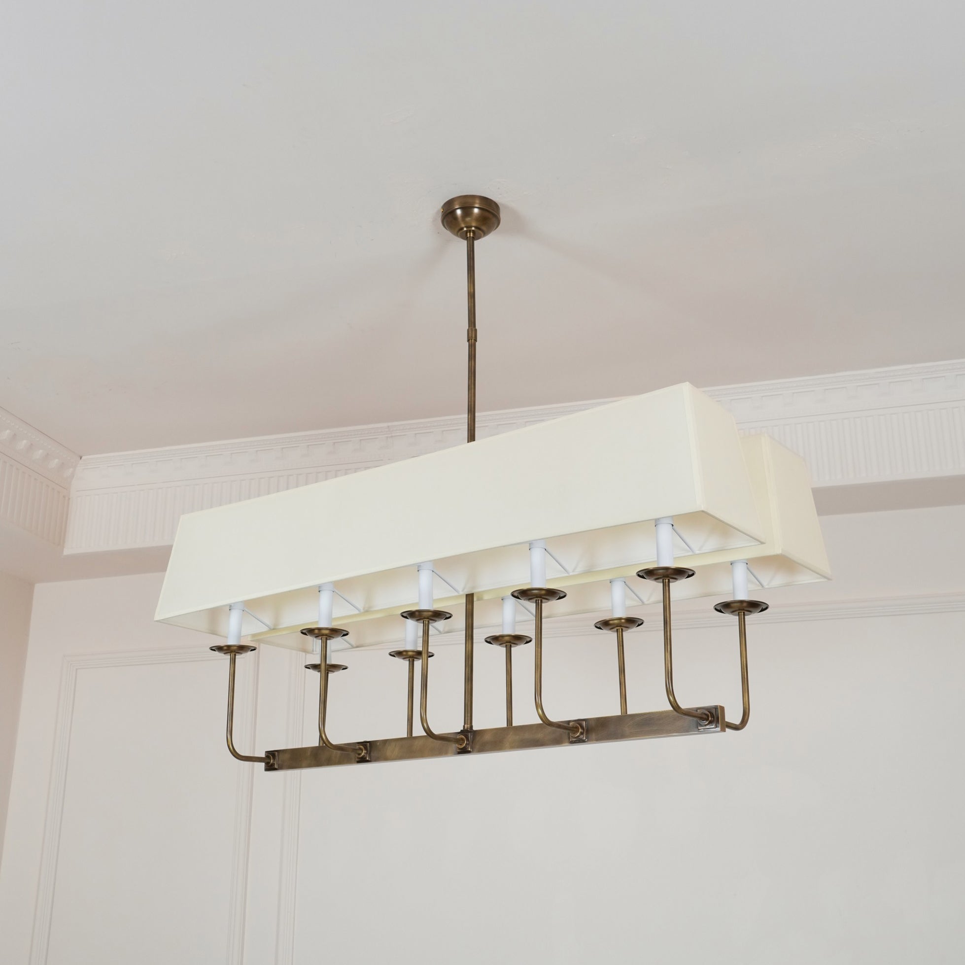 Beacon Linearer Kronleuchter aus Messinggewebe-Letslighting