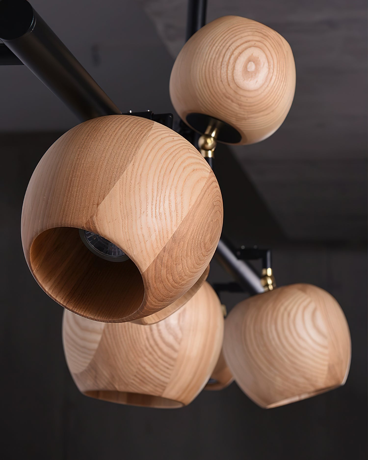 Avelira Rustikale Lineare Pendelleuchte aus Holzkugel-Letslighting