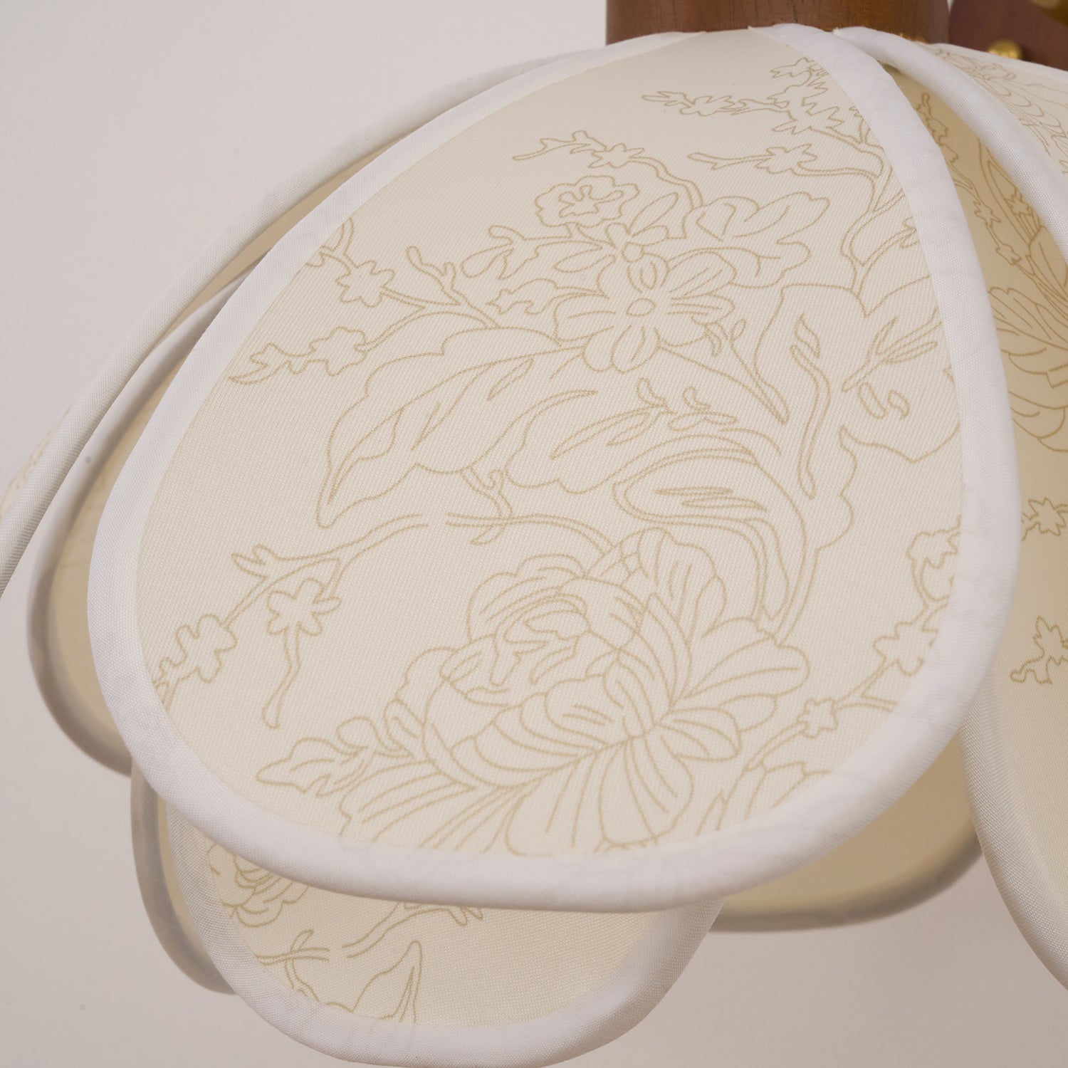 Yuki Wandleuchte mit floralen Holzelementen und Stoffschirm