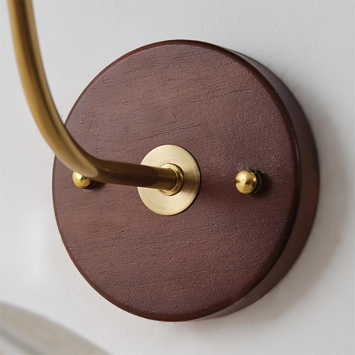 Yuki Wandleuchte mit floralen Holzelementen und Stoffschirm