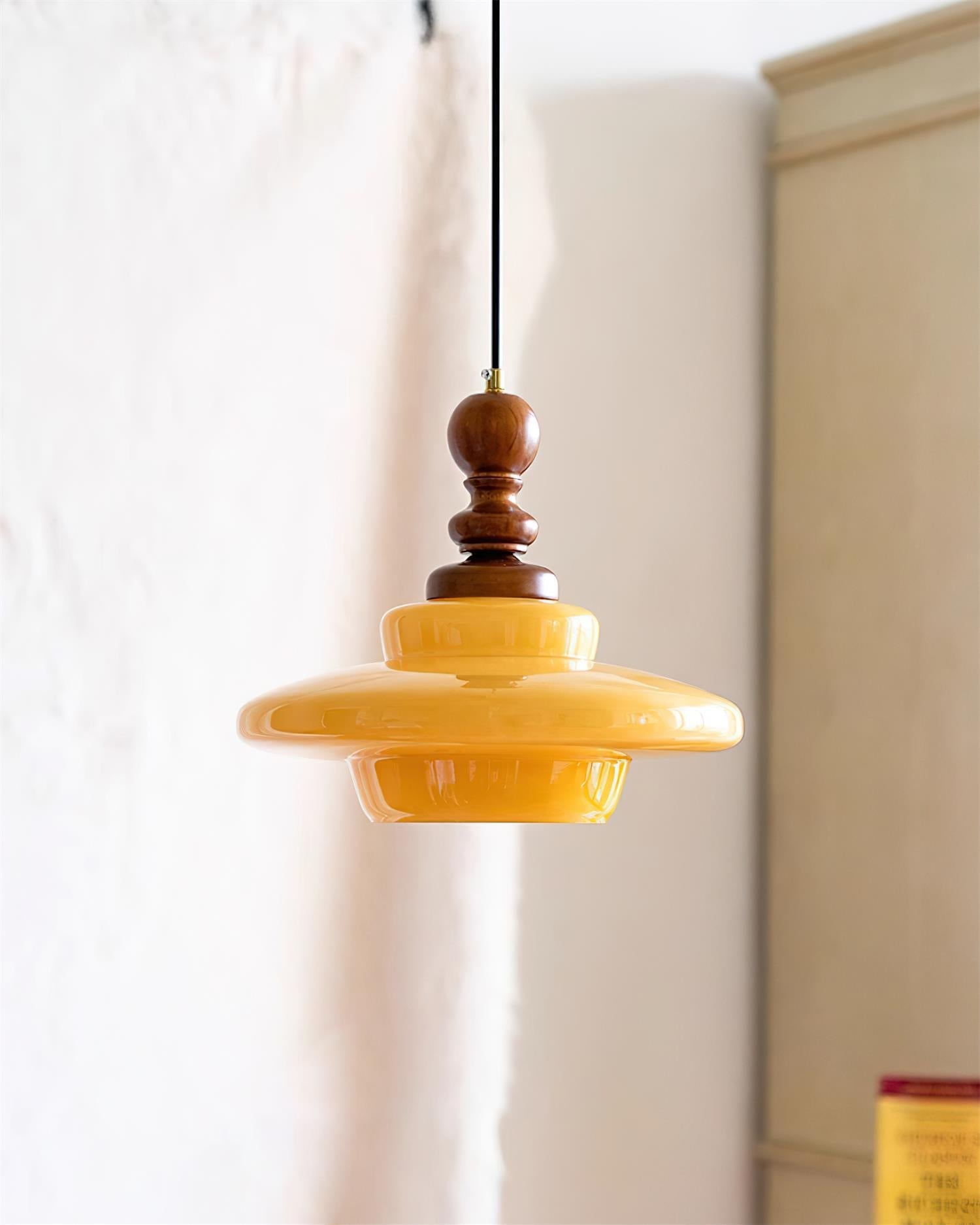Pendelleuchte Gelbes Glas mit Walnussholz Akzent Retro-Letslighting