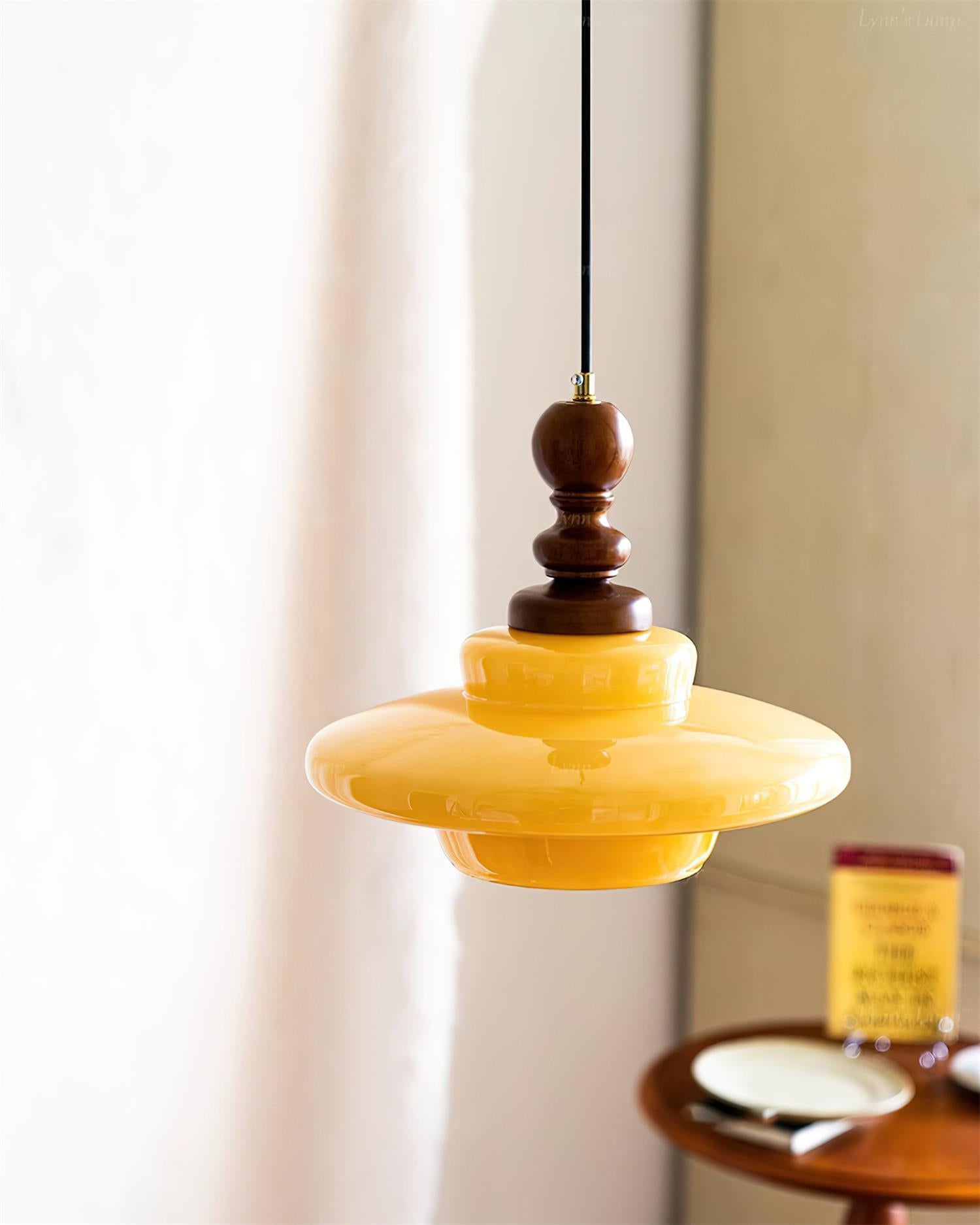 Pendelleuchte Gelbes Glas mit Walnussholz Akzent Retro-Letslighting