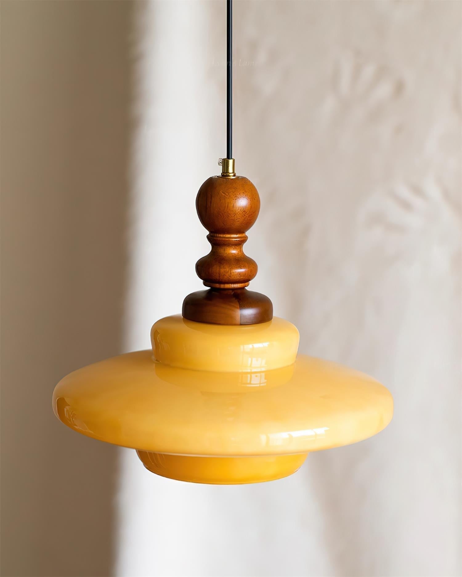 Pendelleuchte Gelbes Glas mit Walnussholz Akzent Retro-Letslighting