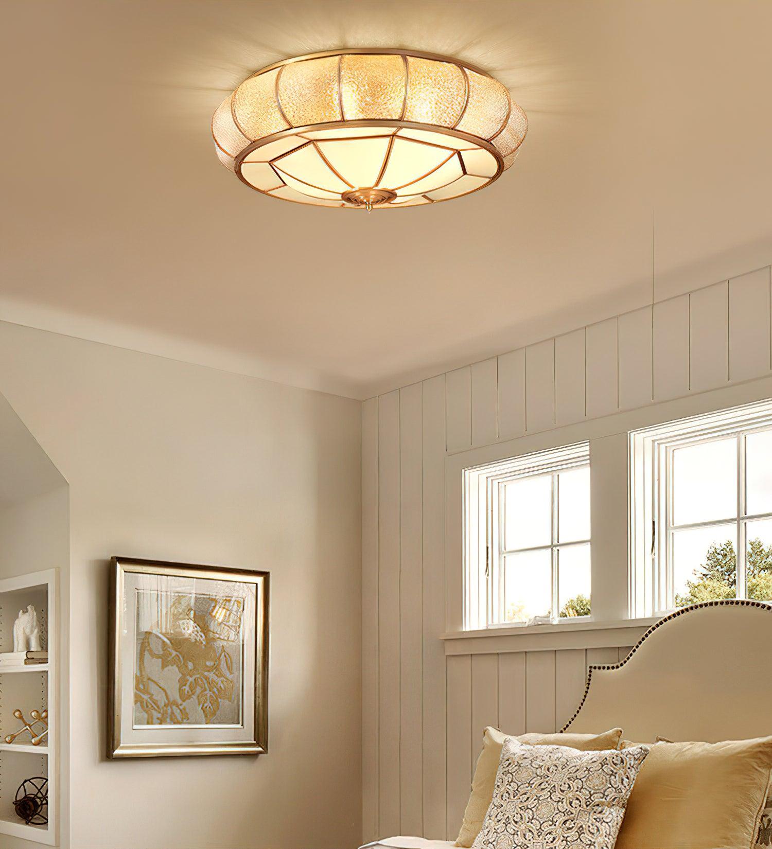 Ulrinara Postmoderne Luxus-Deckenleuchte "Drum" in Messing und Glas-Letslighting